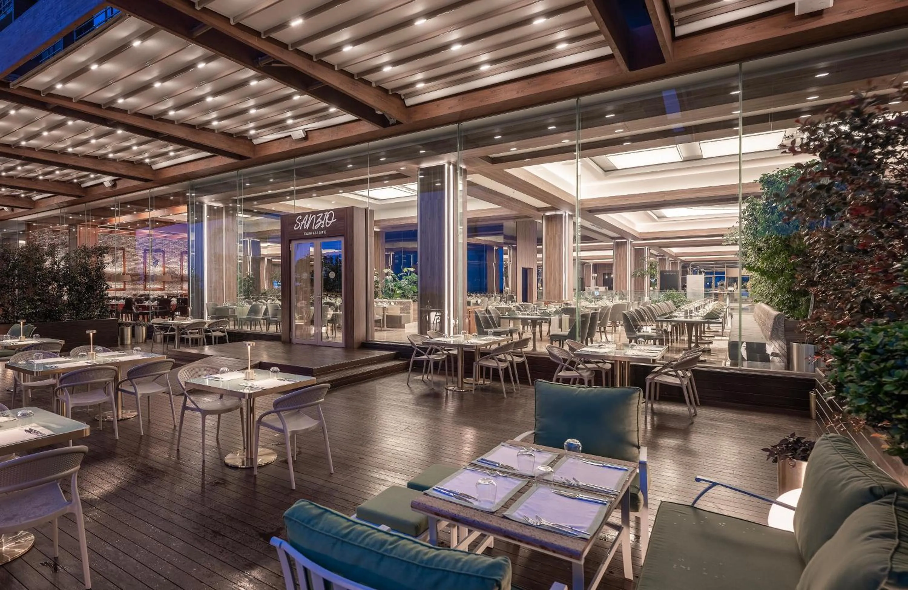 Restaurant/places to eat in Concorde Luxury Resort & Casino