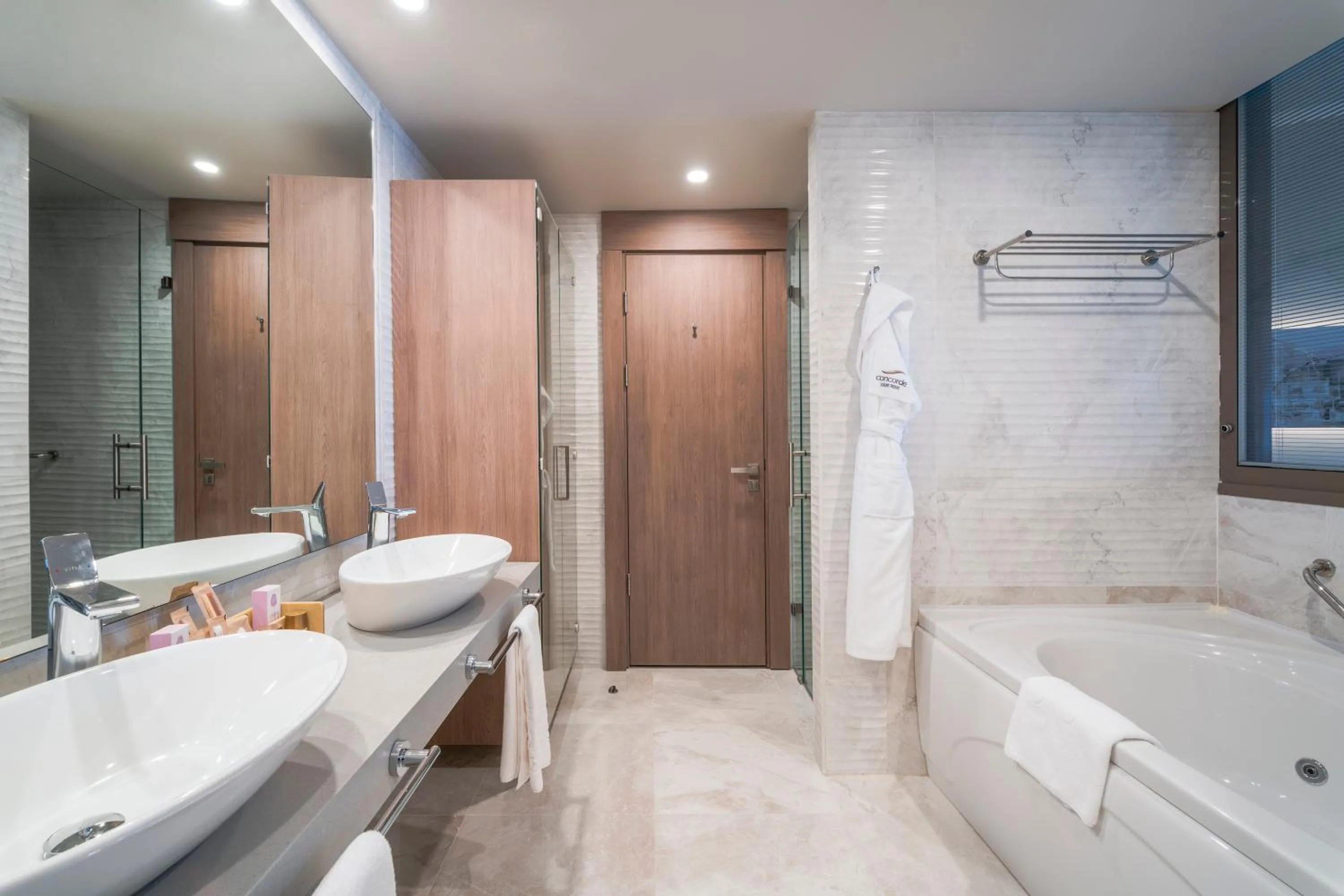 Shower in Concorde Luxury Resort & Casino