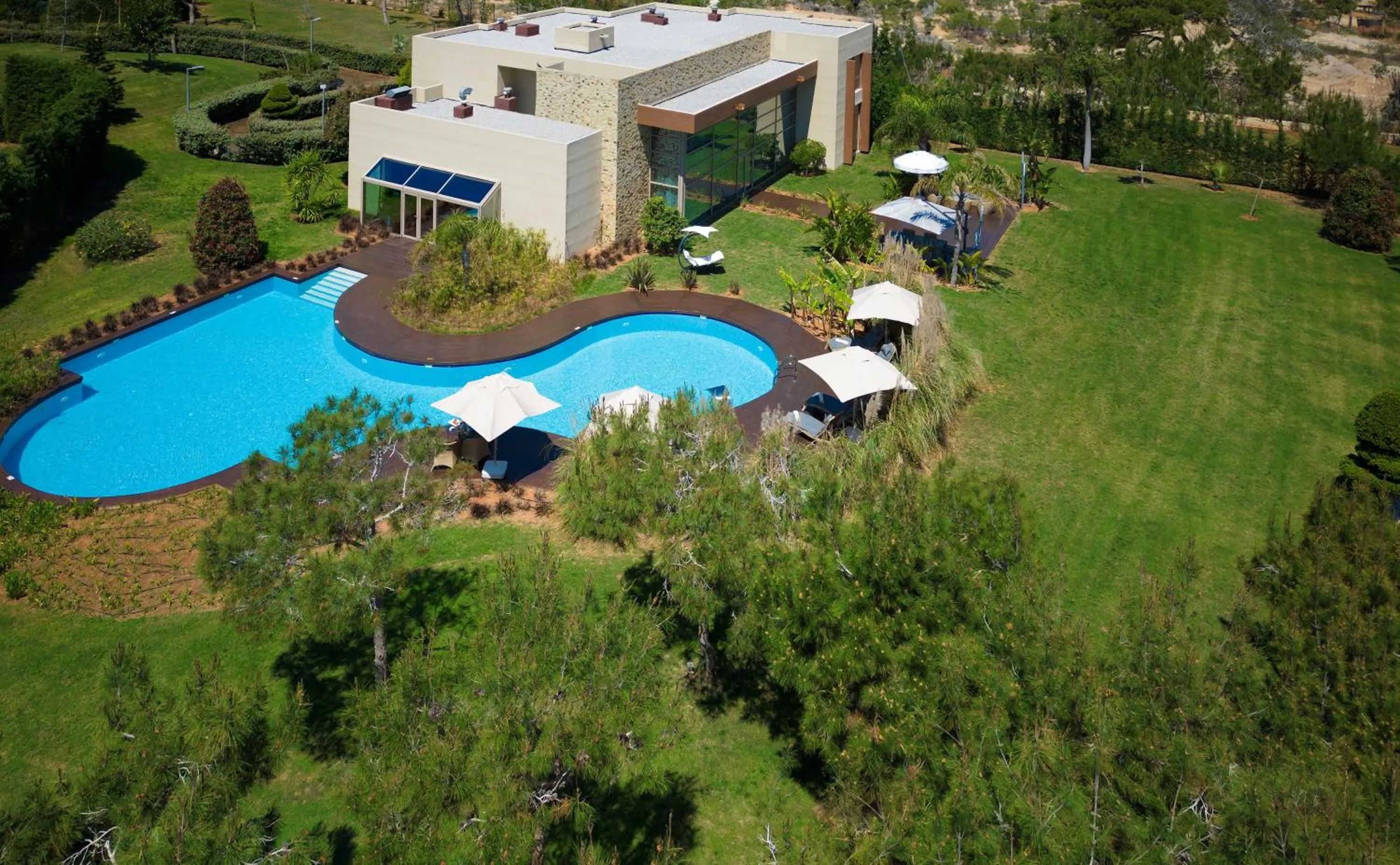 Swimming pool in Concorde Luxury Resort & Casino