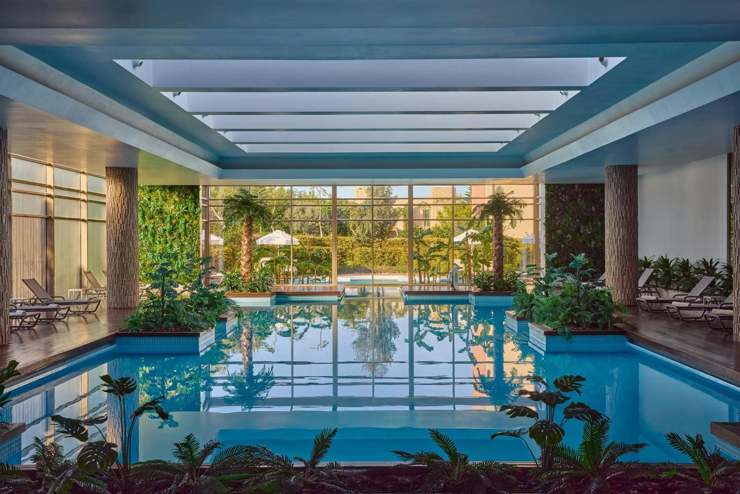 Swimming pool in Concorde Luxury Resort & Casino