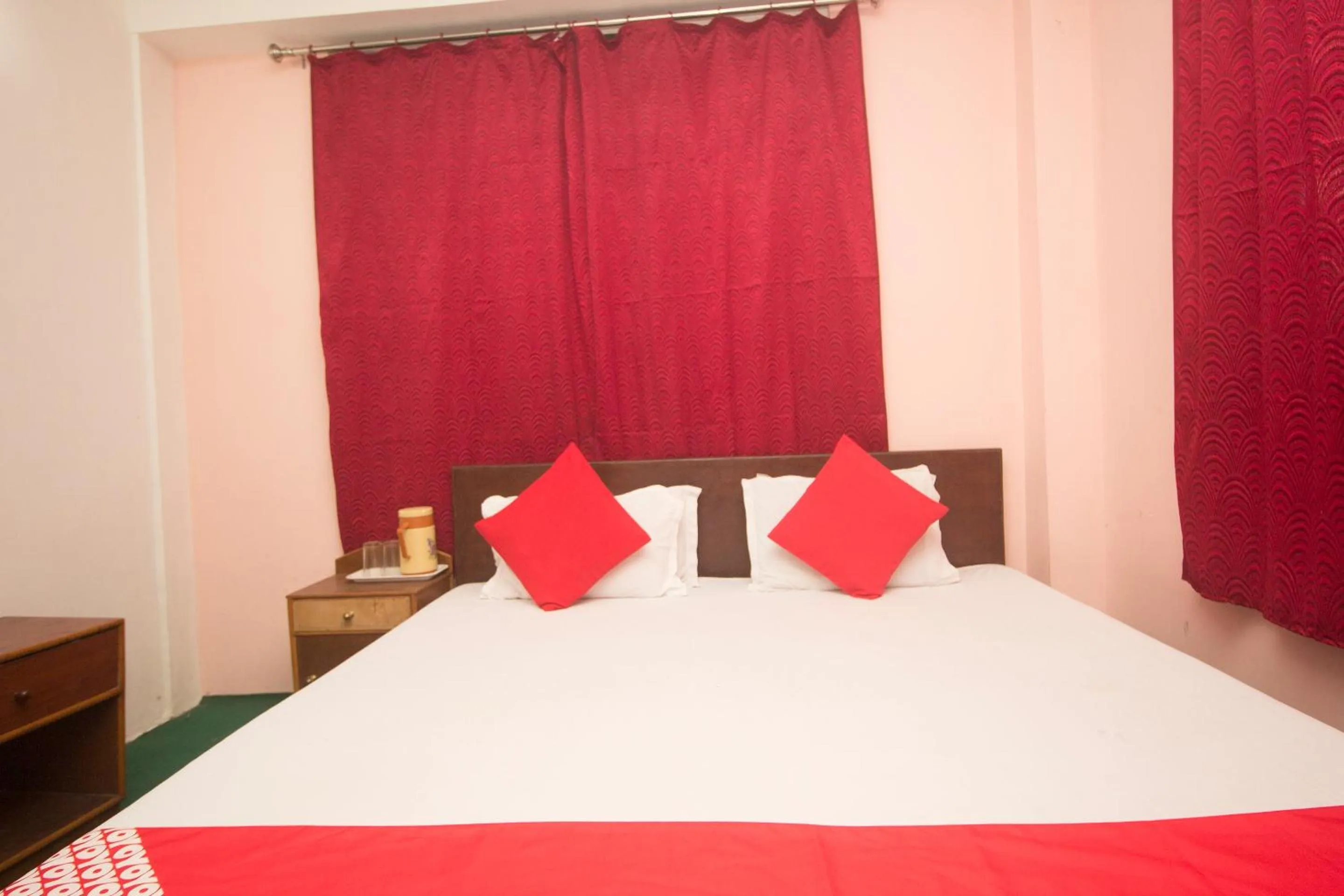 Bedroom, Bed in Hotel O Basar International
