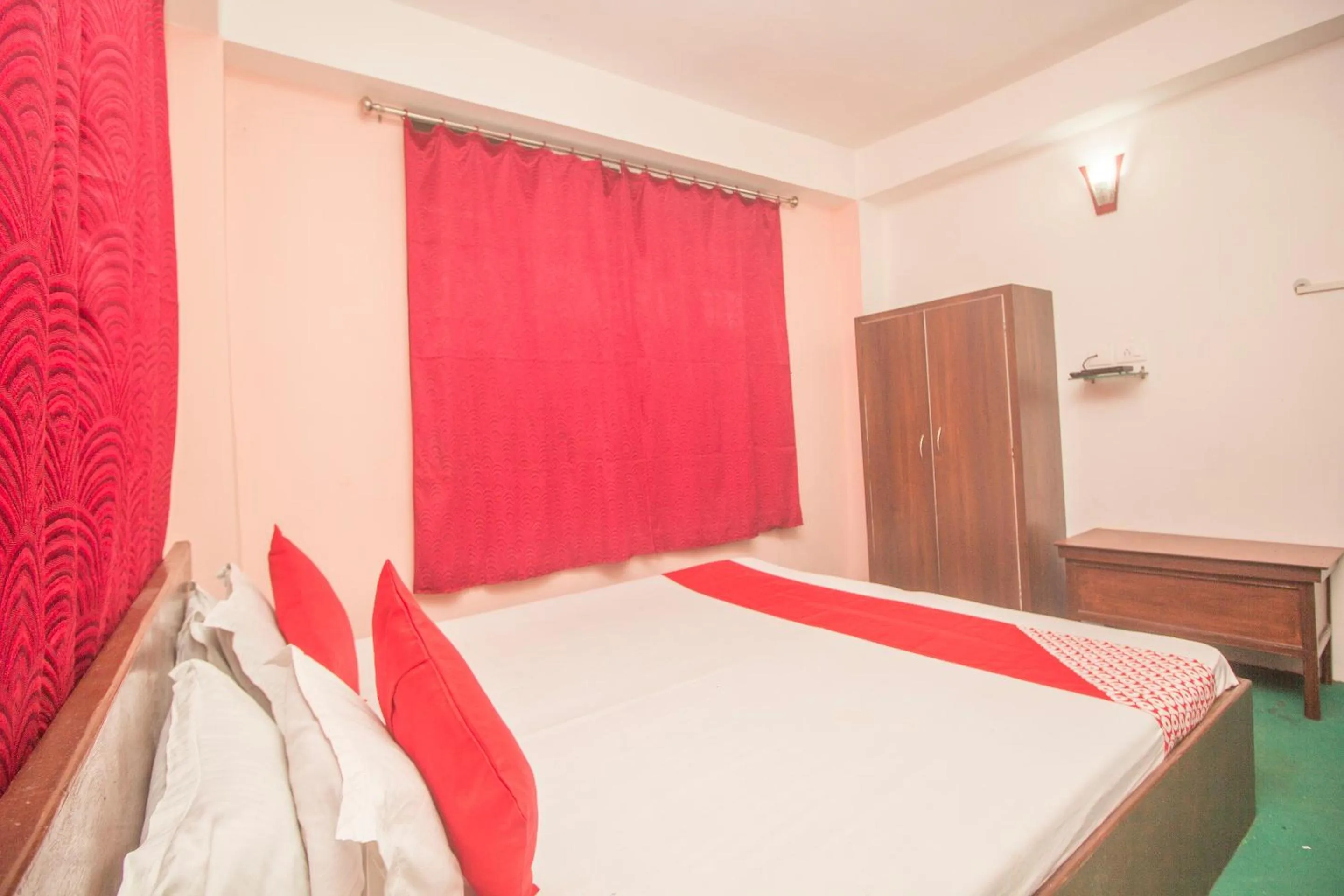 Bedroom, Bed in Hotel O Basar International