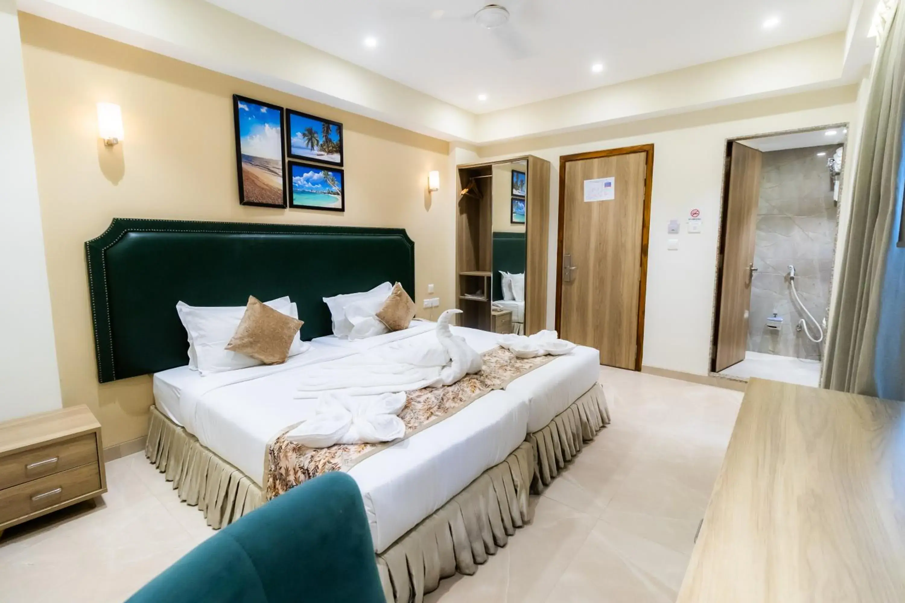 Superior Twin Room in Hotel Flora Superior Twin Room in Hotel Flora