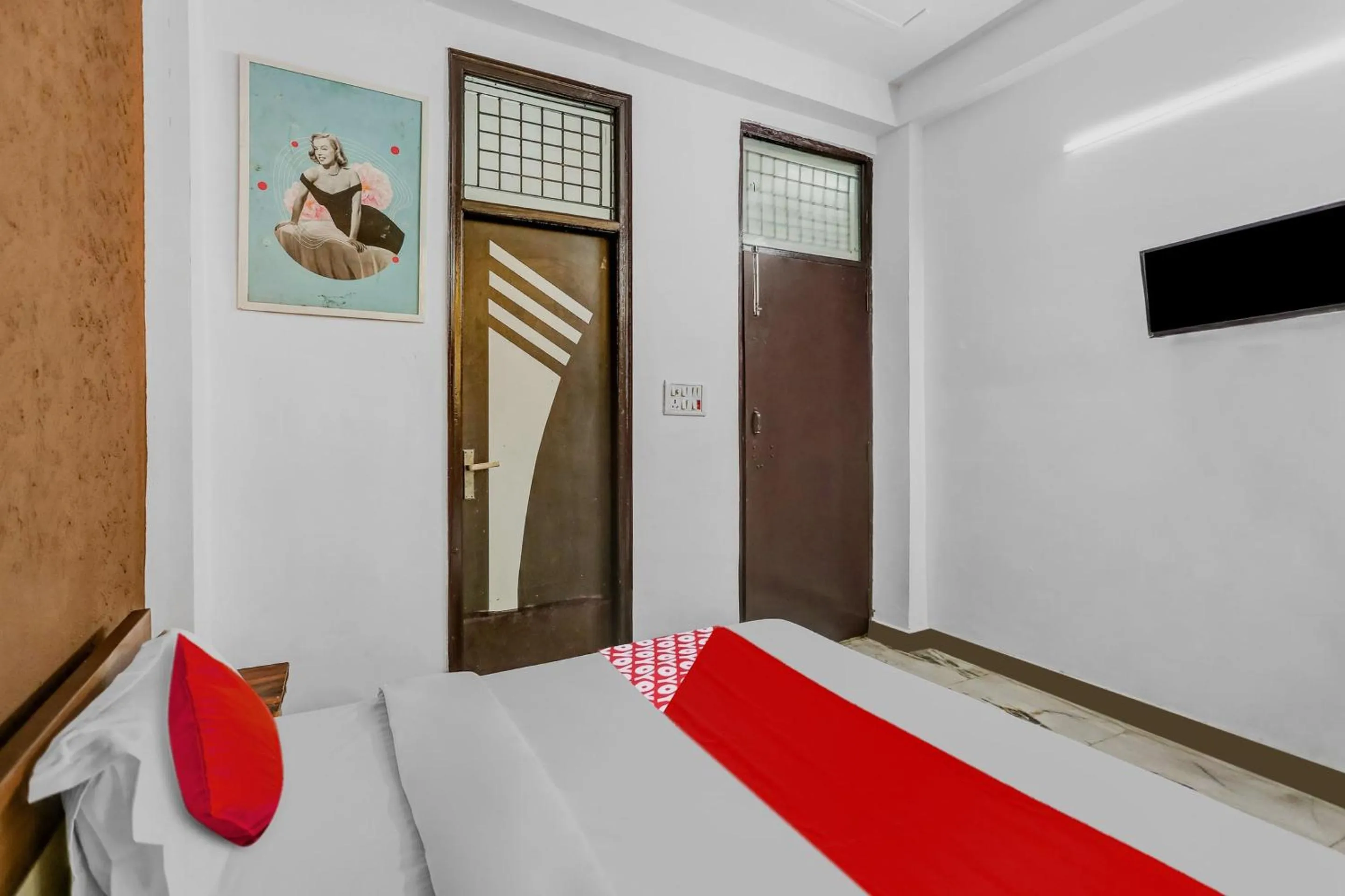 Facade/entrance, Bed in Hotel O Satguru Residency