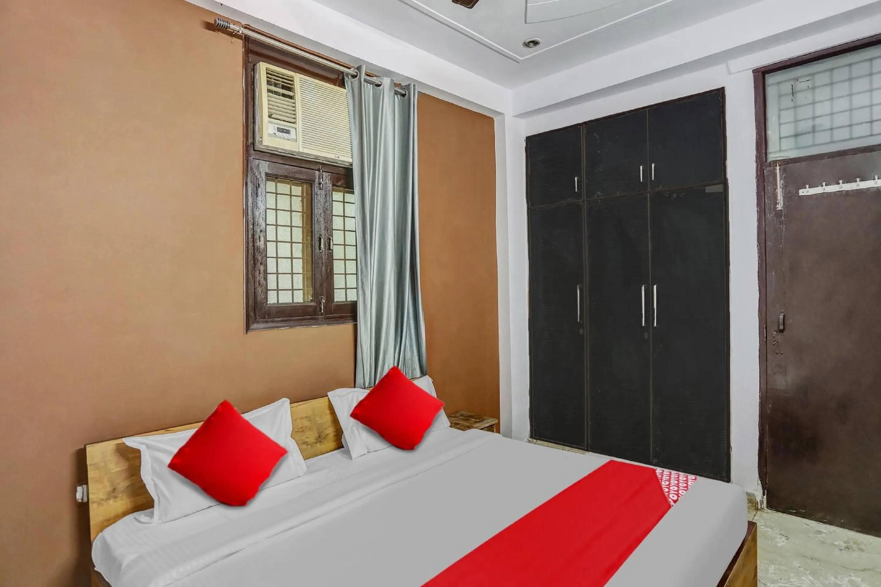 Bedroom, Bed in Hotel O Satguru Residency