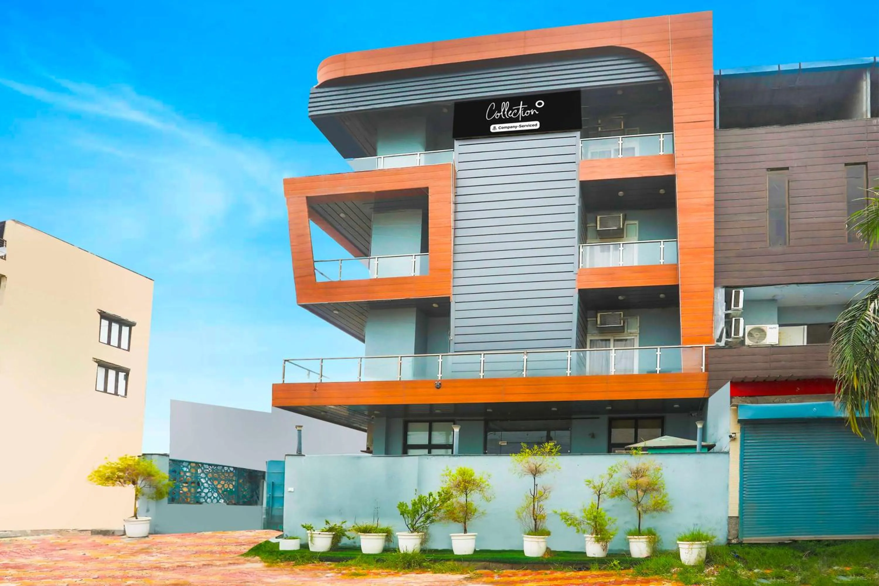 Super Collection O Sector 44 Near Botanical Garden