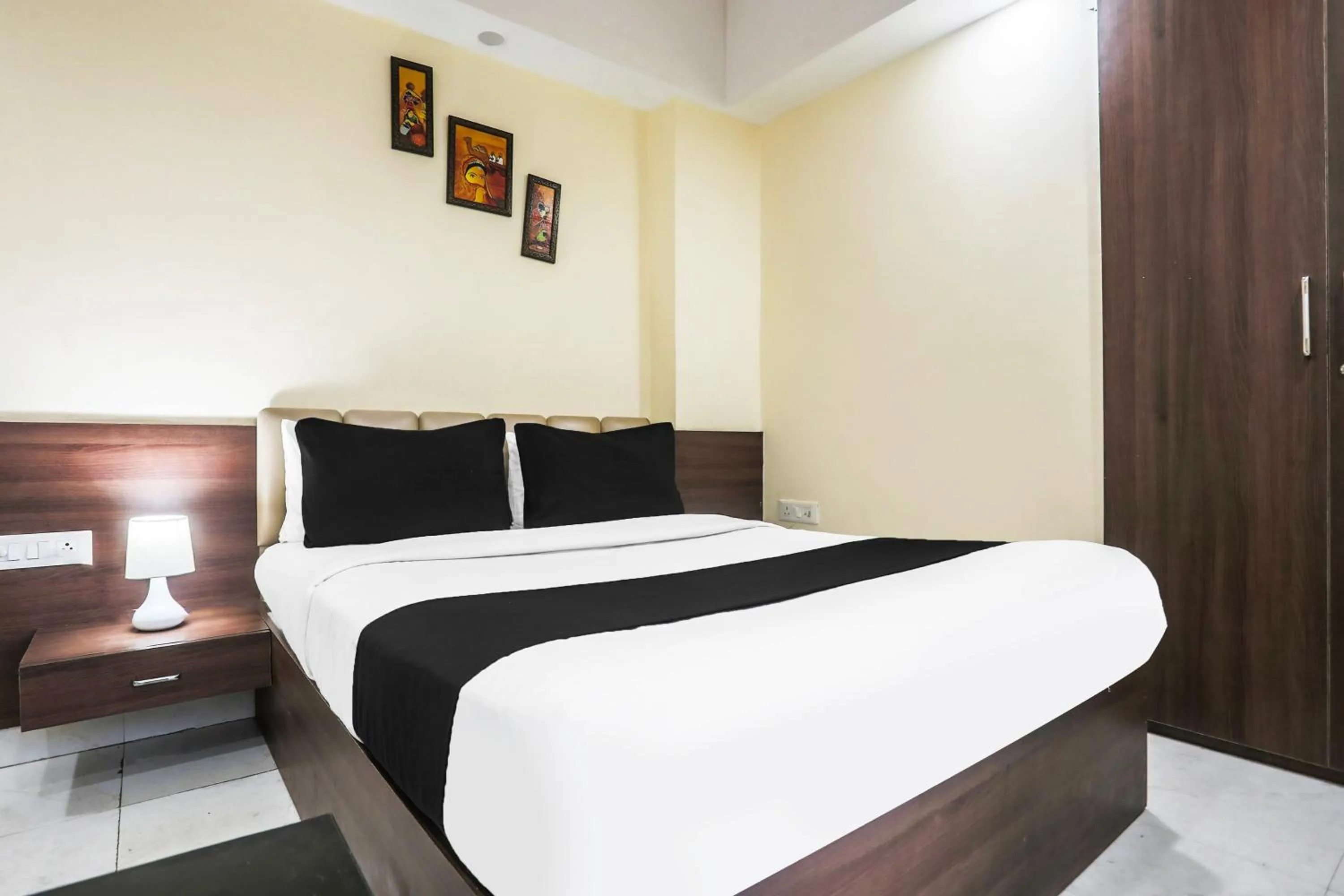 Bedroom in Super Collection O Sector 44 Near Botanical Garden formerly Hotel Culture