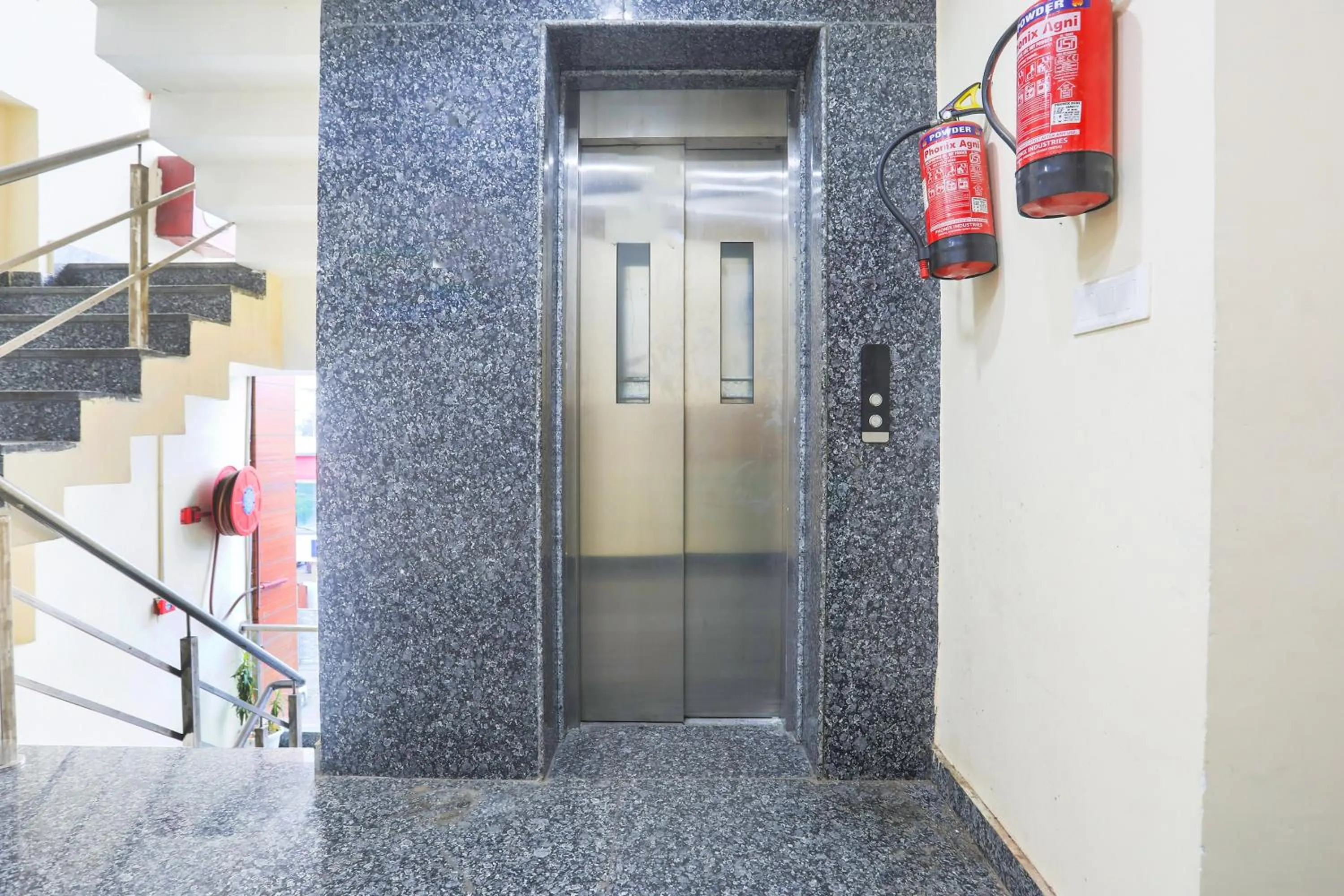 Lobby or reception in Super Collection O Sector 44 Near Botanical Garden formerly Hotel Culture