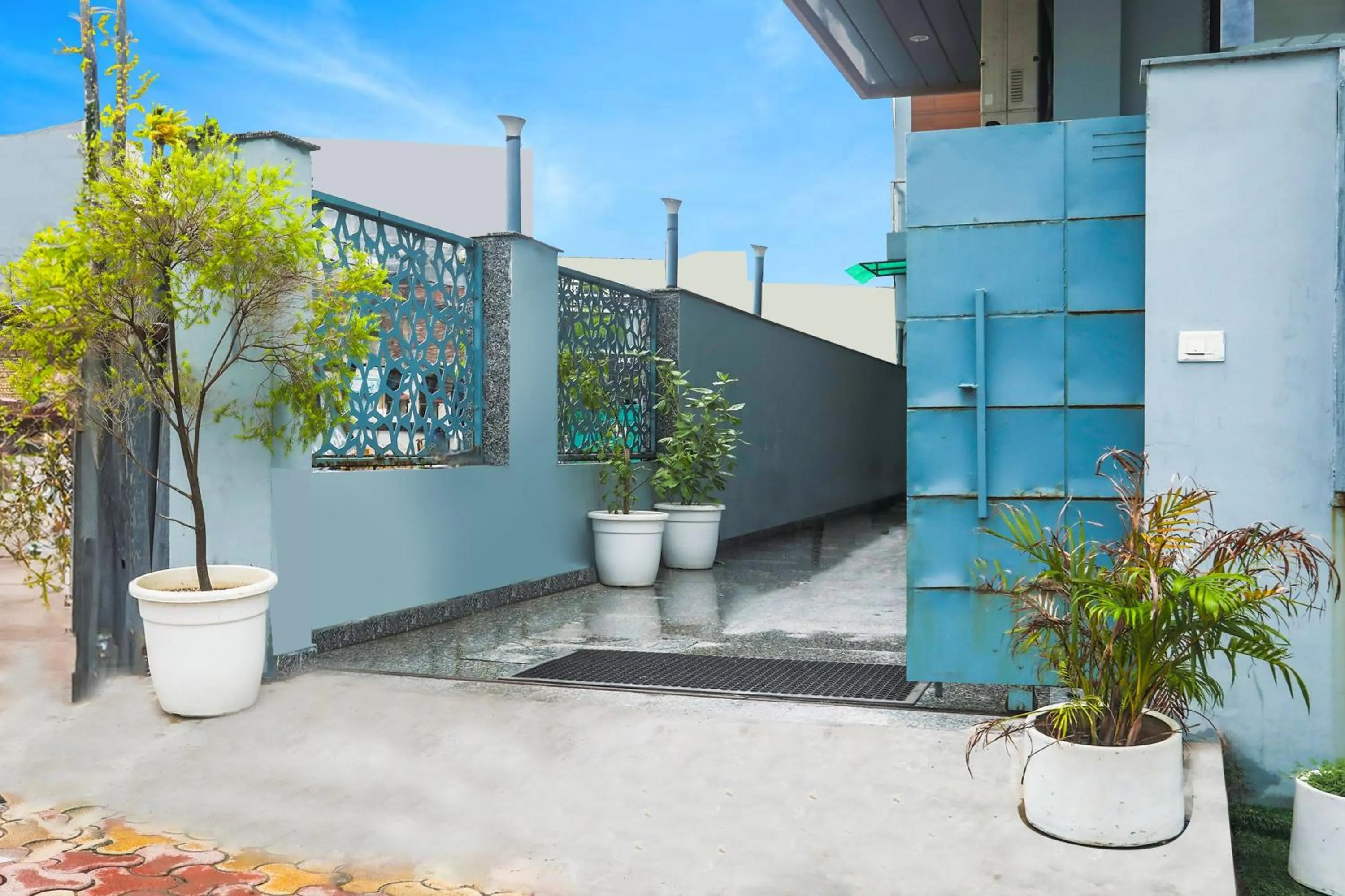 Facade/entrance in Super Collection O Sector 44 Near Botanical Garden formerly Hotel Culture