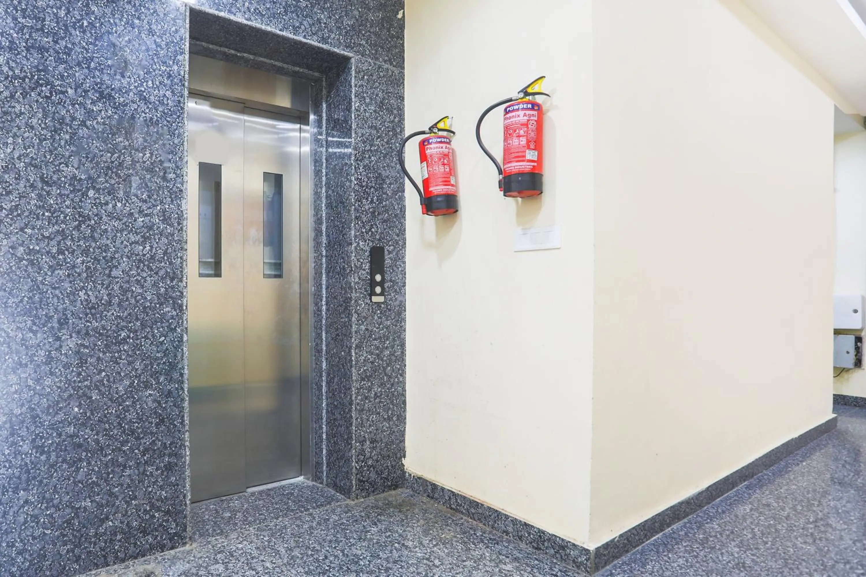 Lobby or reception in Super Collection O Sector 44 Near Botanical Garden formerly Hotel Culture