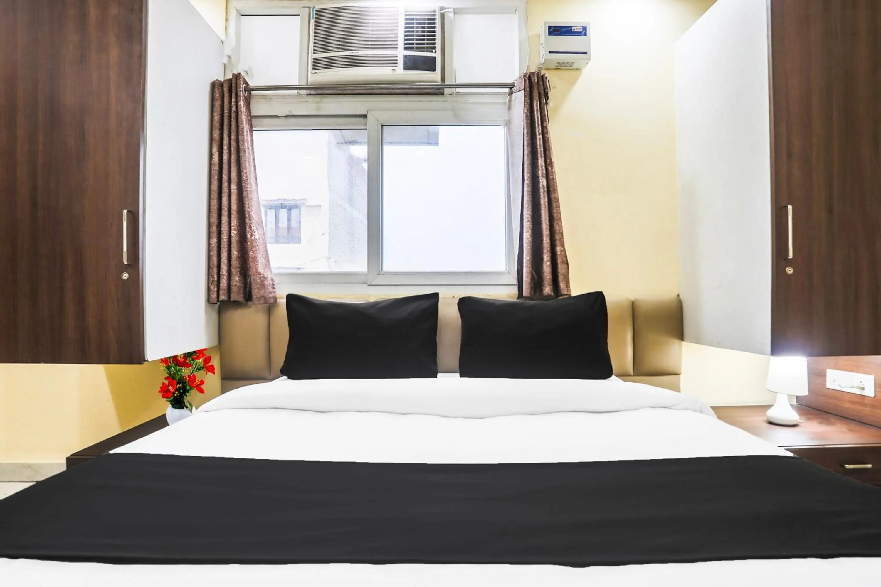 Bedroom in Super Collection O Sector 44 Near Botanical Garden formerly Hotel Culture