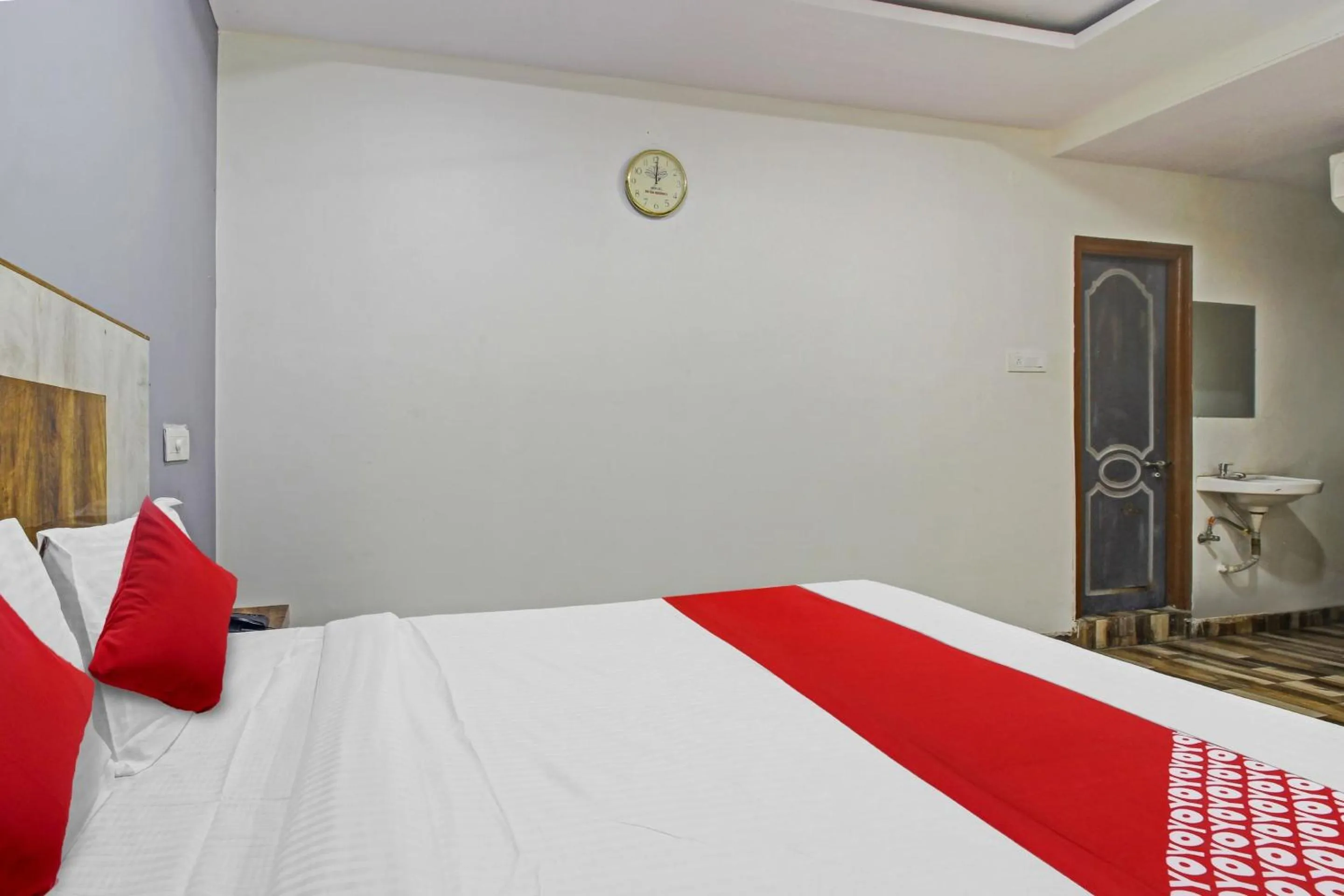 Lobby or reception, Bed in Hotel O Sri Sai Regency
