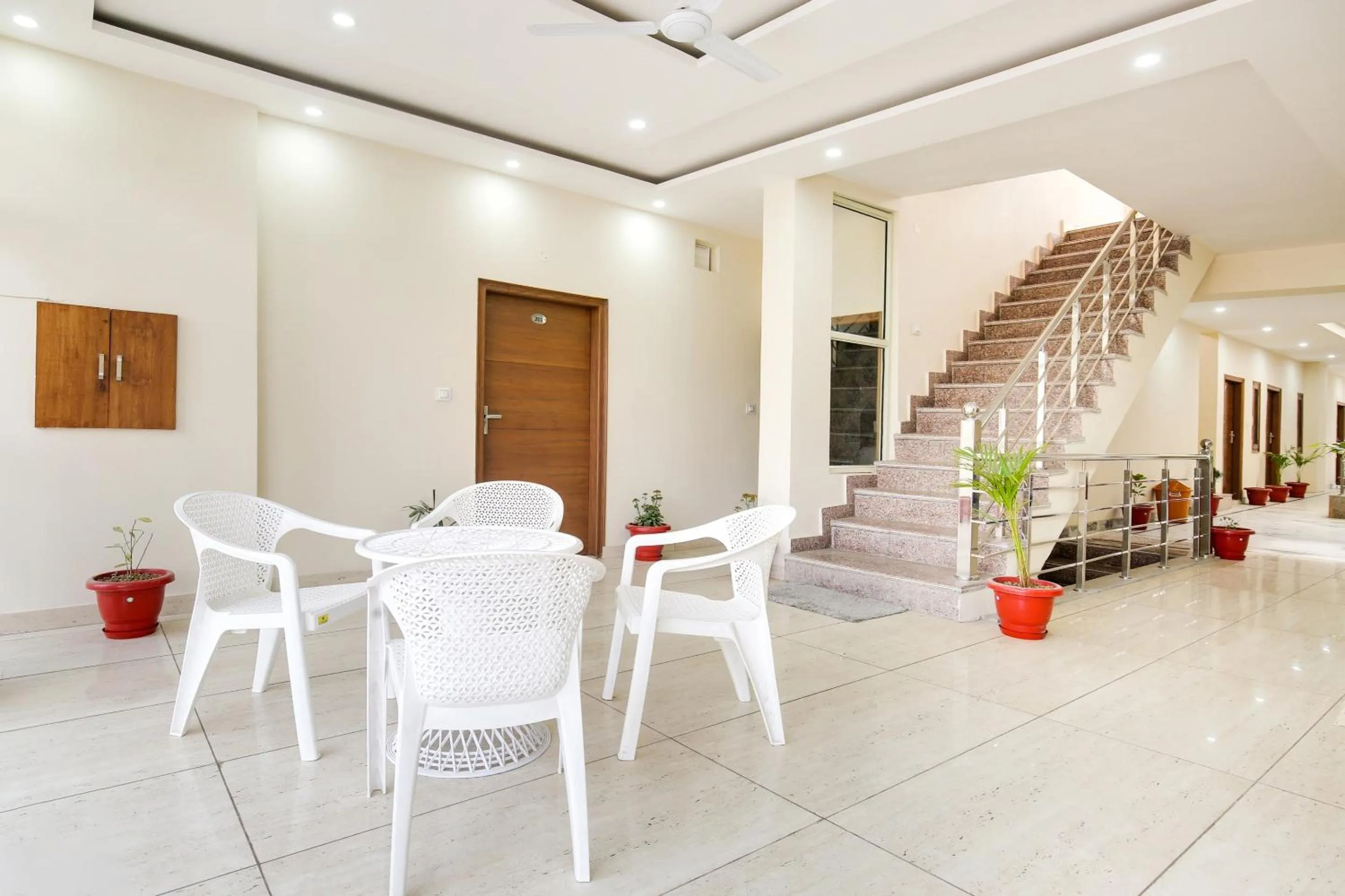 Lobby or reception in Collection O Hotel RR Eleven