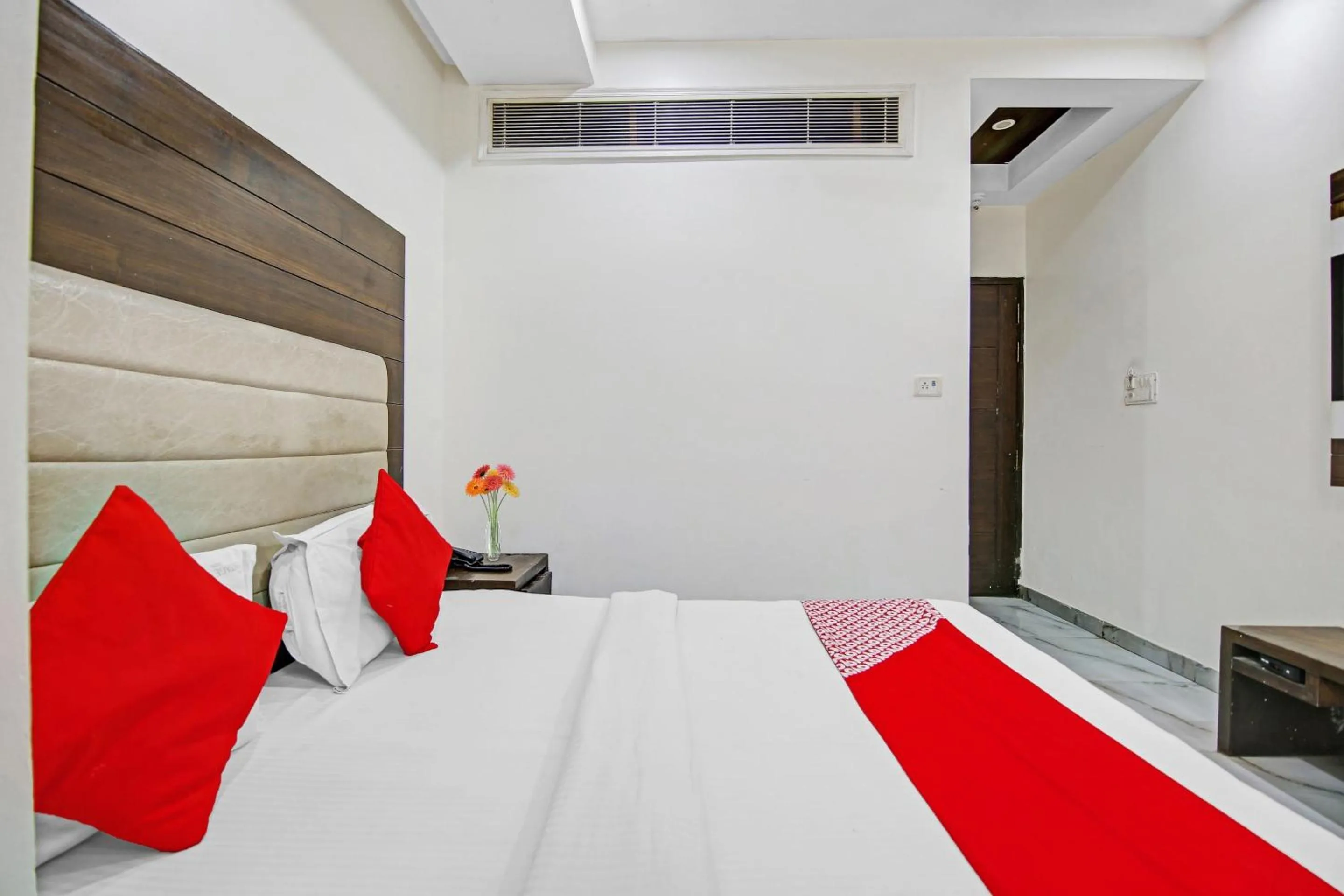 Bedroom in Hotel O Saffron Inn