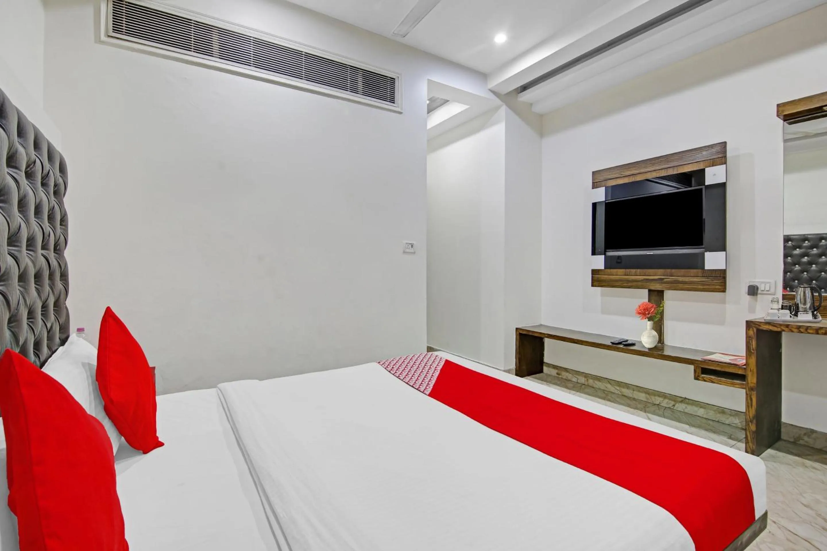 Bedroom in Hotel O Saffron Inn