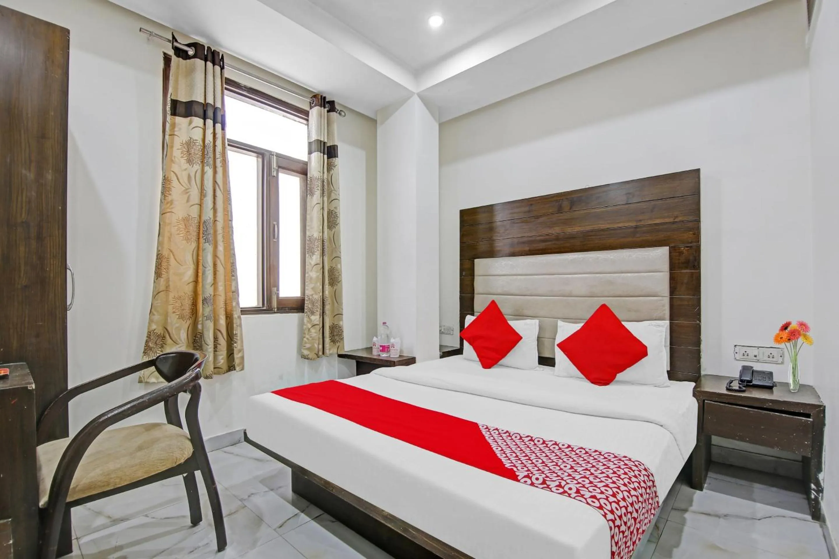 Bedroom in Hotel O Saffron Inn