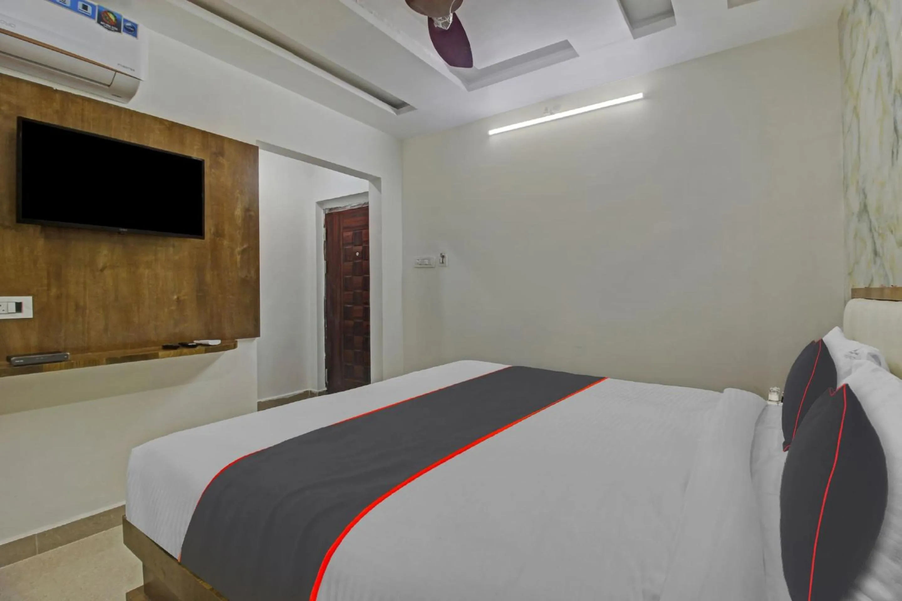 Bedroom, Bed in Super Collection O Vinayaka Luxury Stays