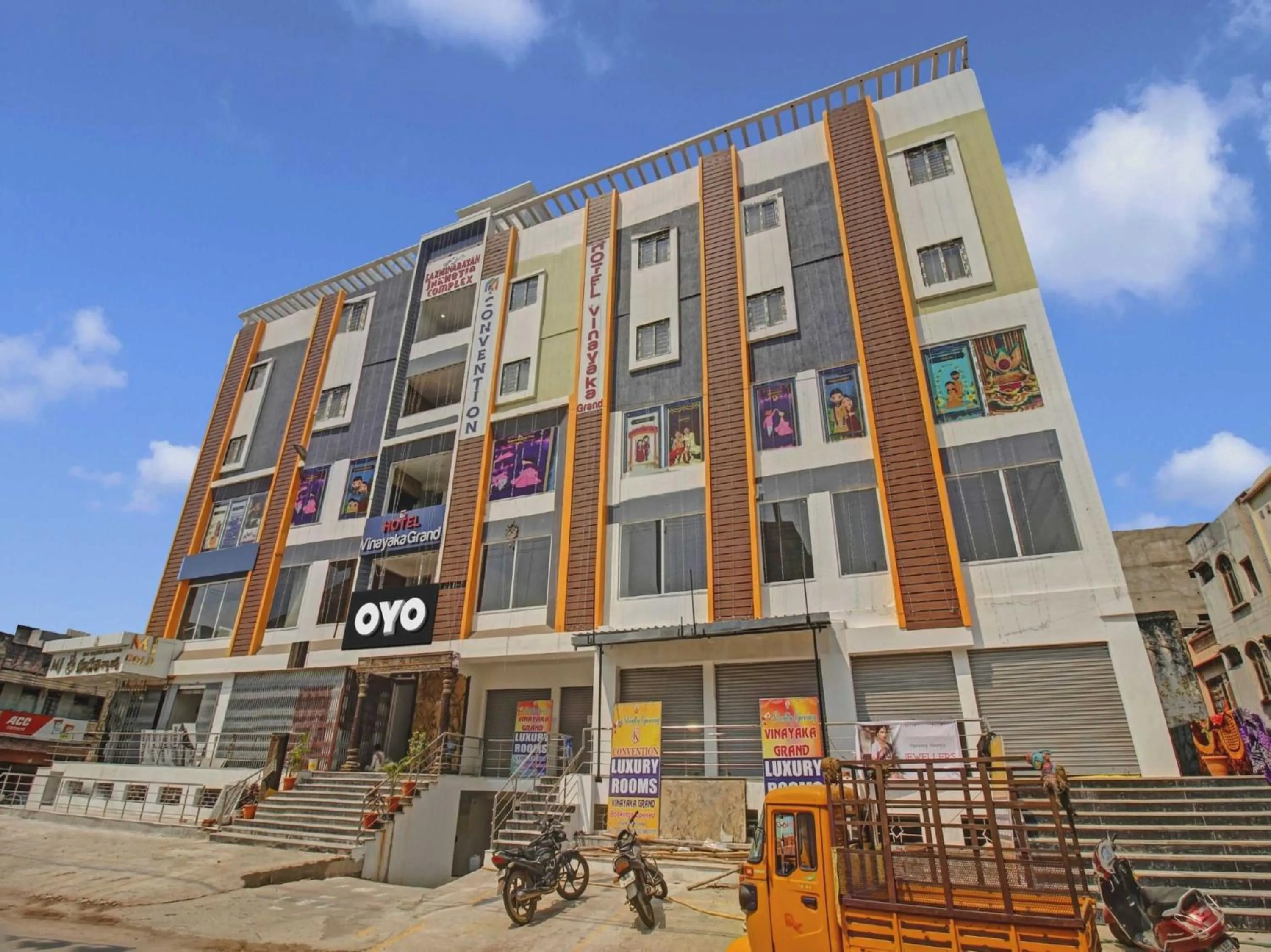 Facade/entrance in Collection O Vinayaka Luxury Stays