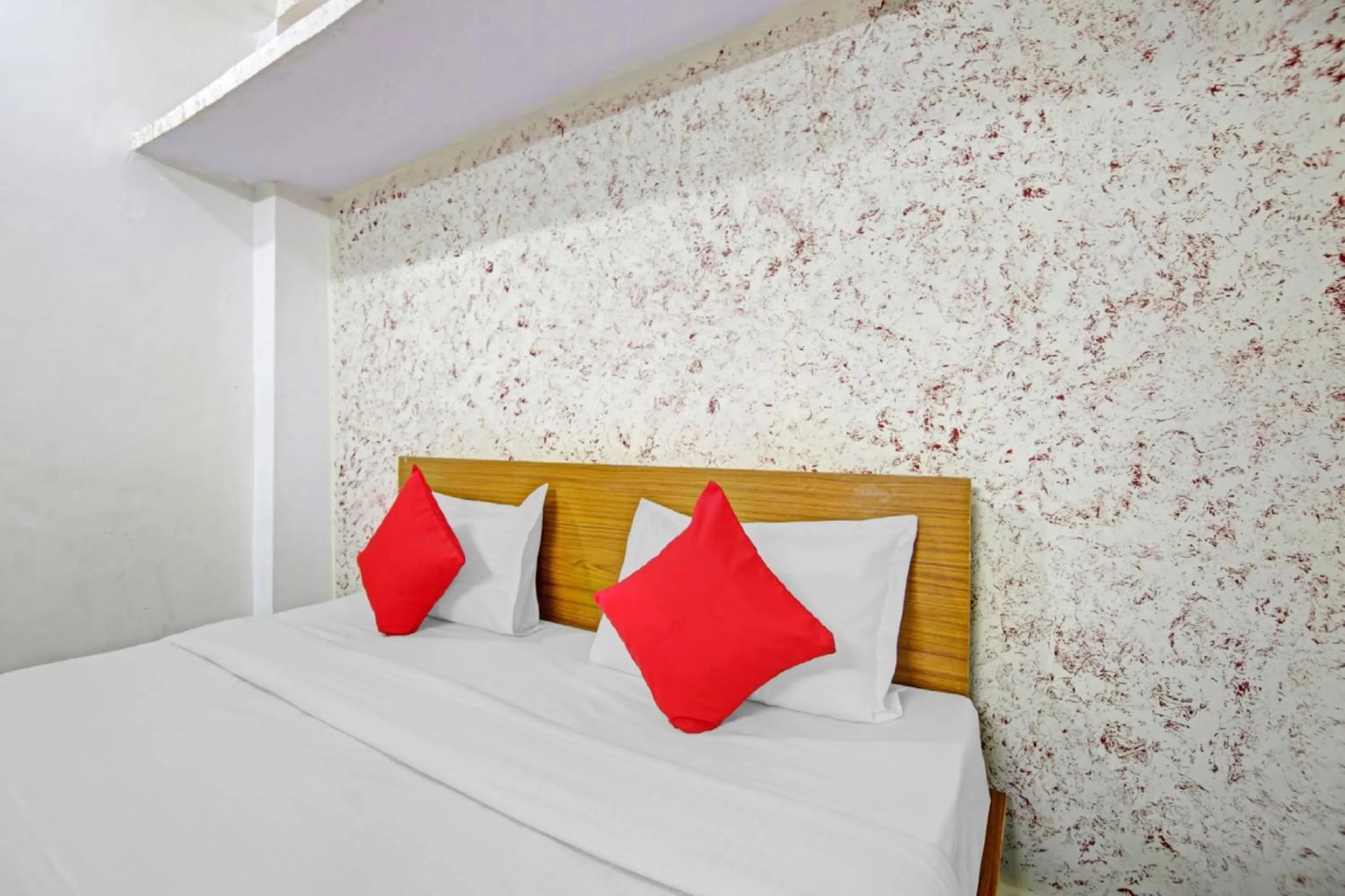 Bedroom, Bed in Hotel O Royal