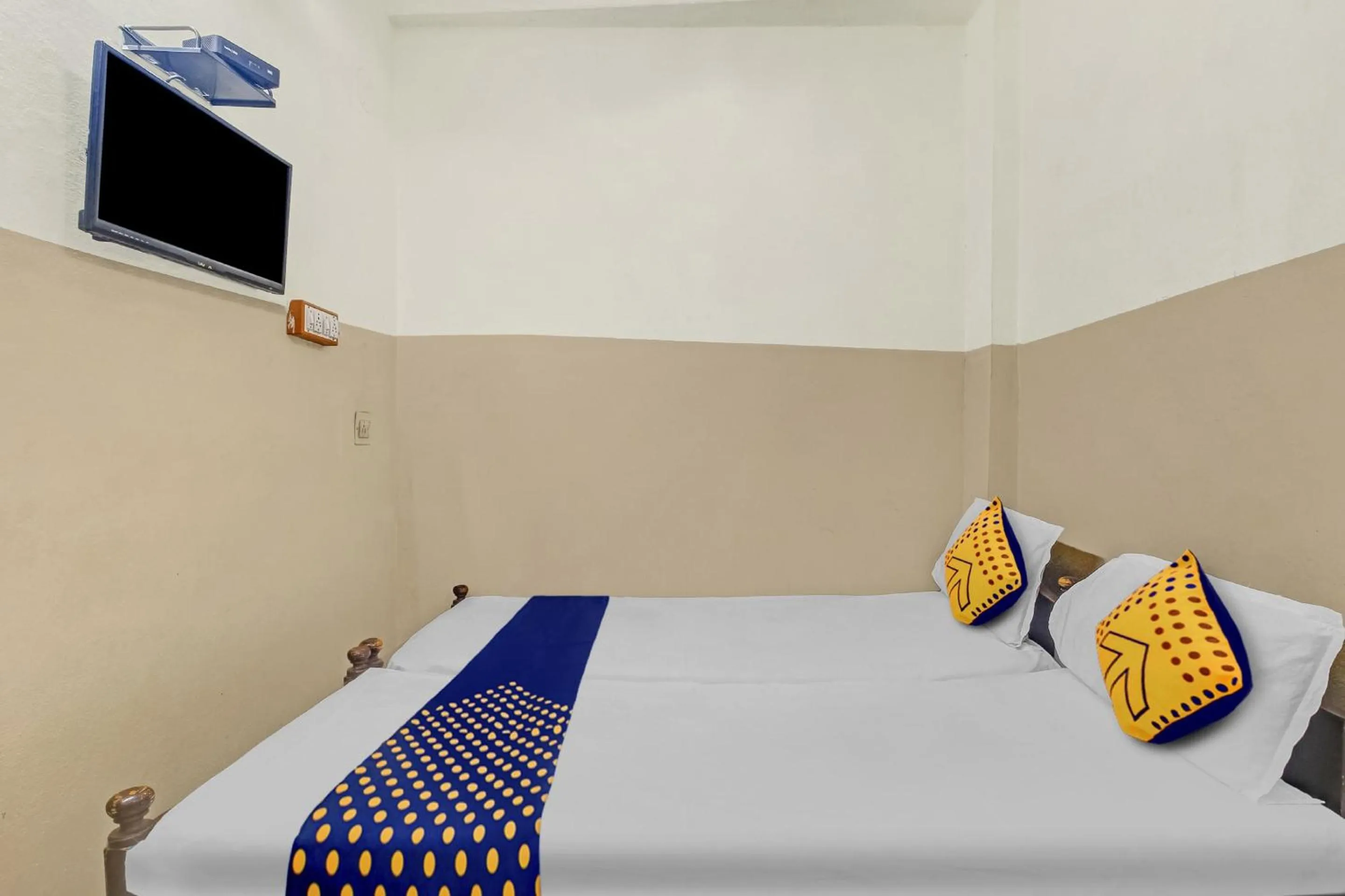 Bedroom, Bed in Hotel O Bhavani Rest Rooms