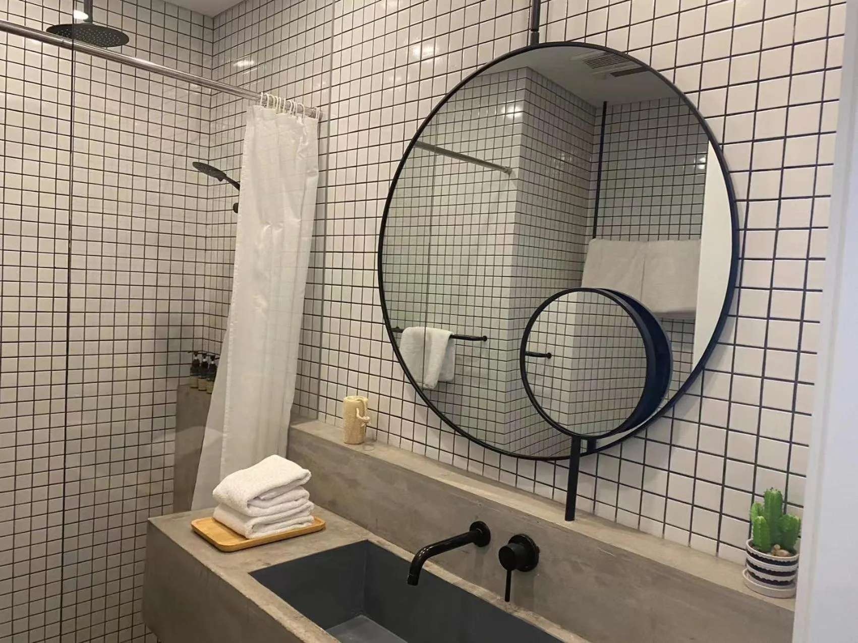 Bathroom in base-PUSAN Serviced Apartment -Shanghai New International Expo Centre