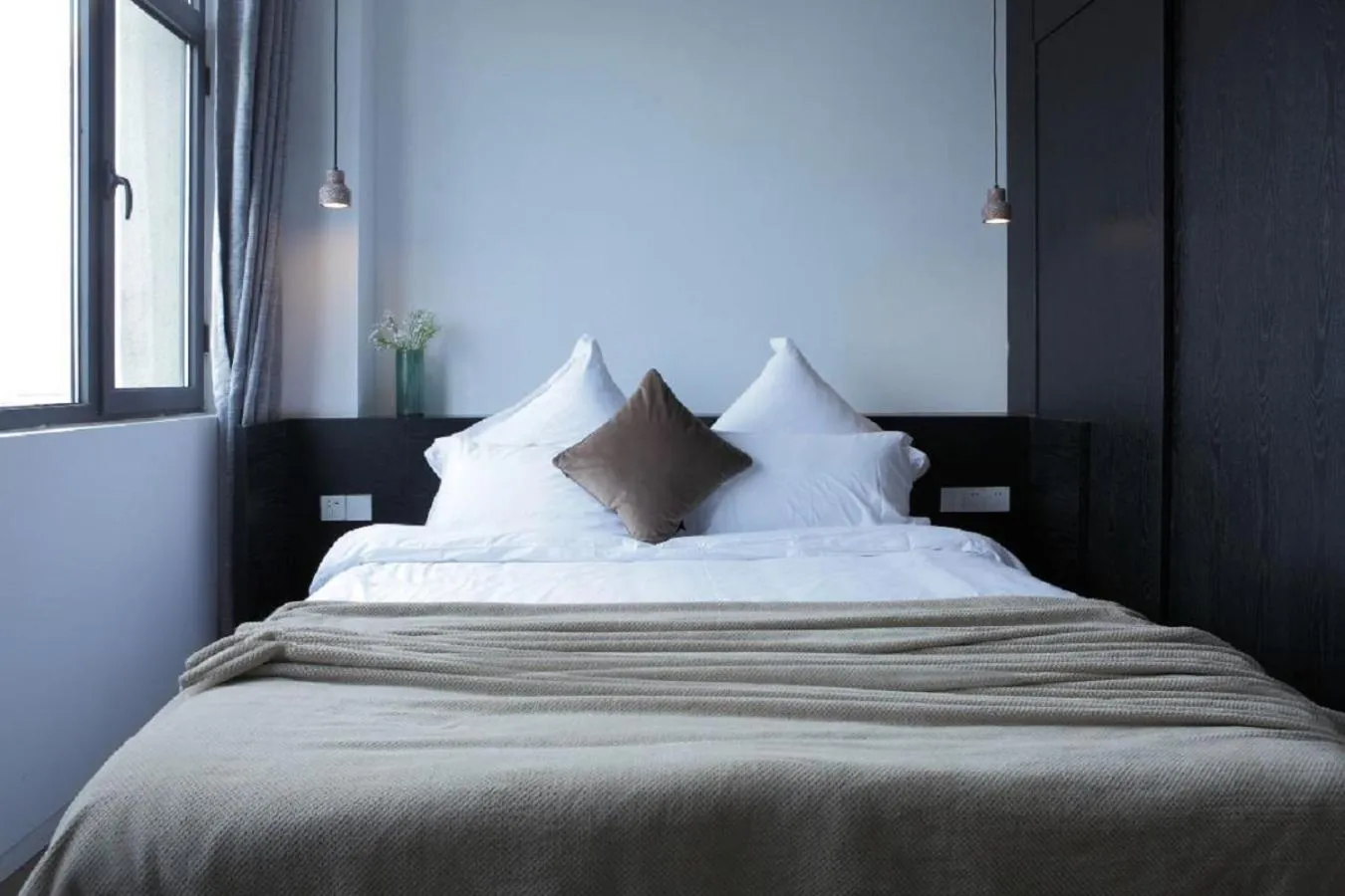 Bed in base-PUSAN Serviced Apartment -Shanghai New International Expo Centre