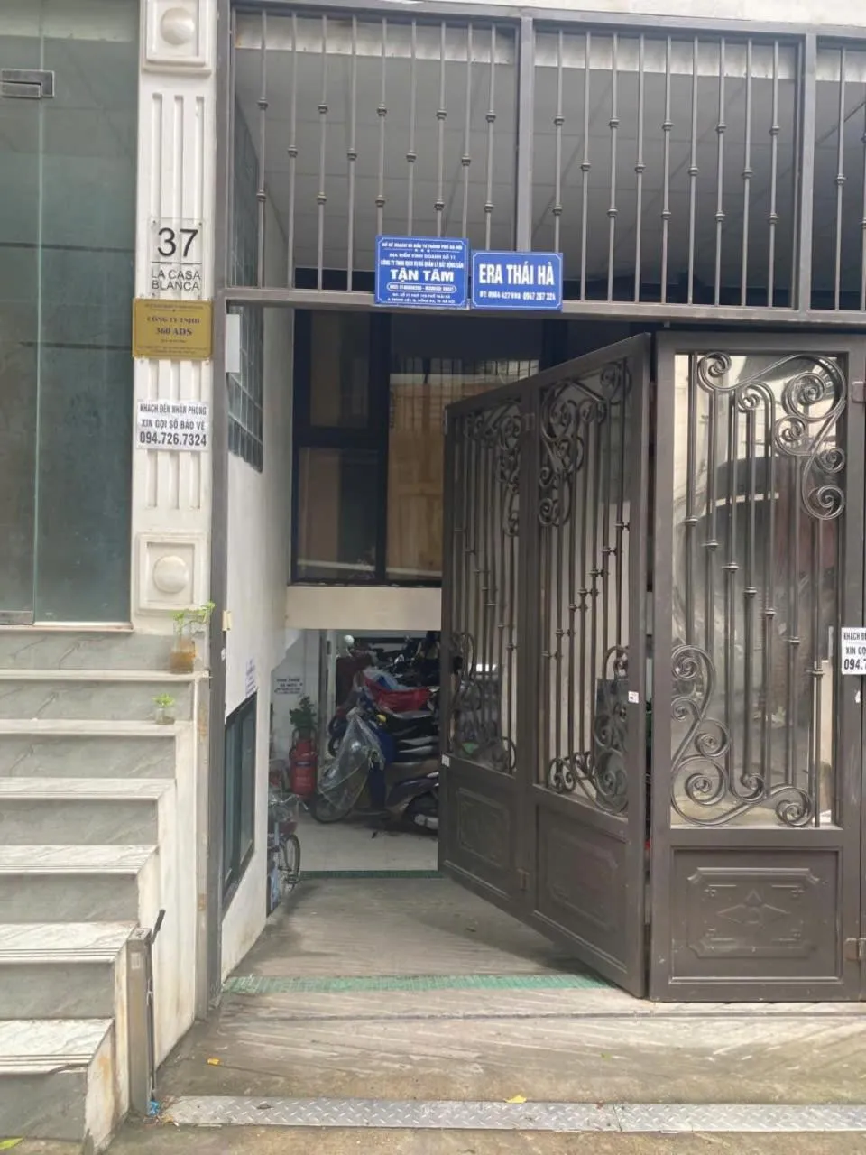 Facade/entrance in Era Apartment Thai Ha