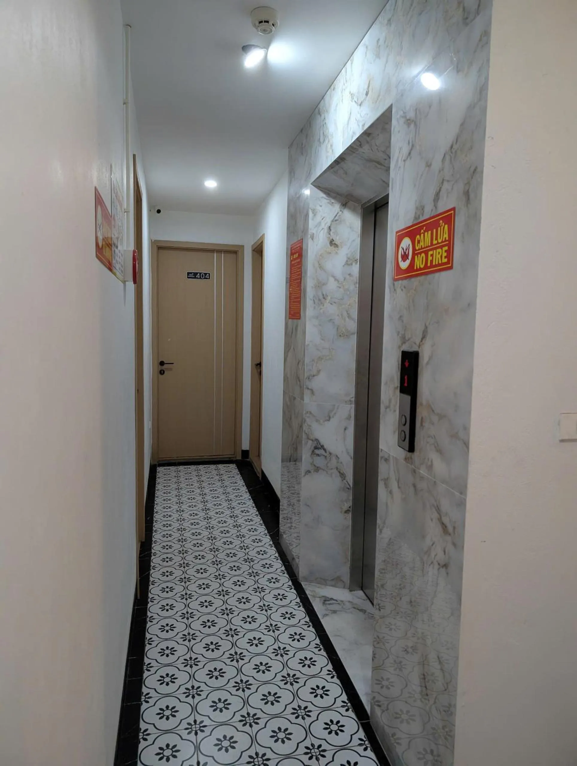 elevator in Era Apartment Thai Ha