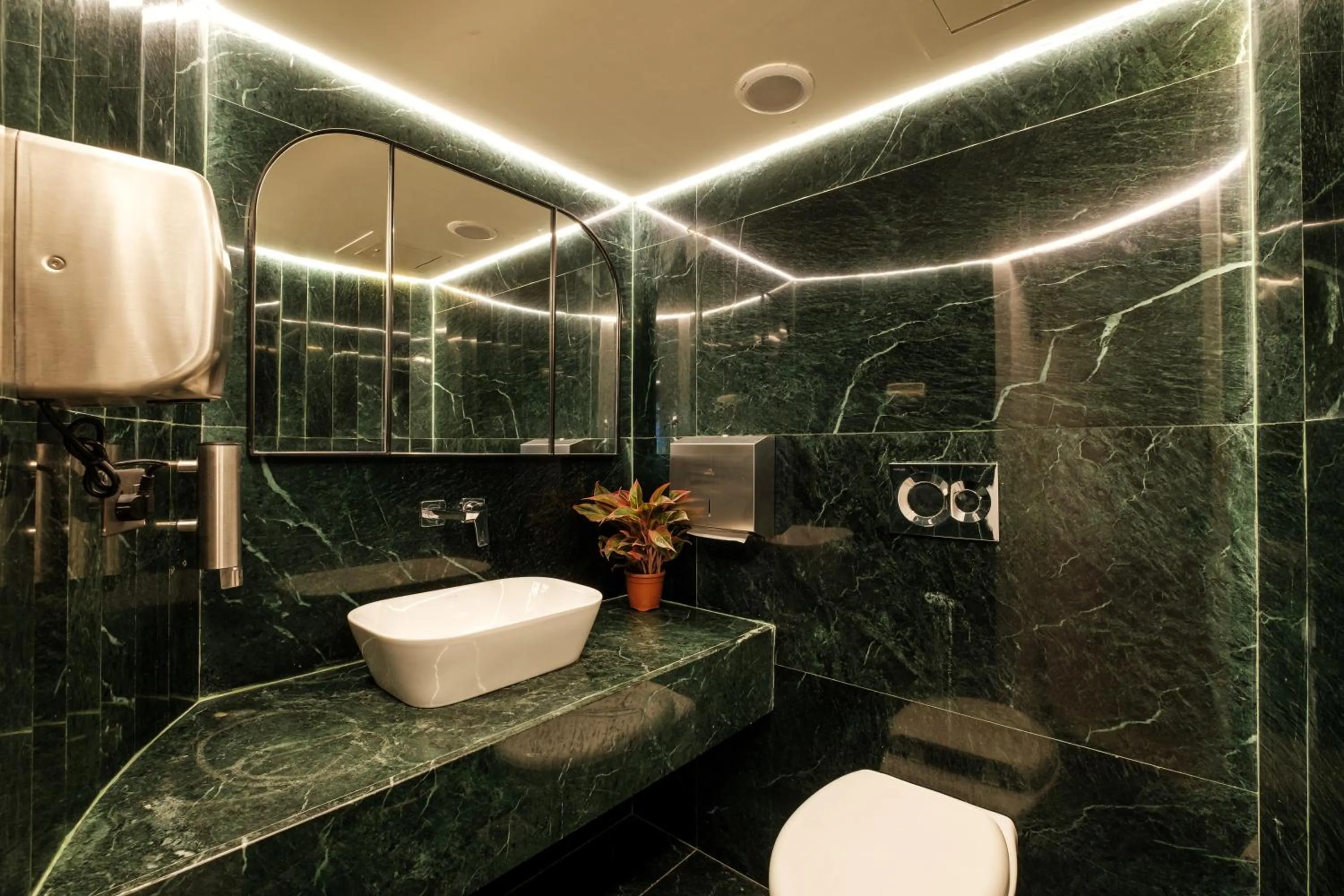 Toilet in Indie Stays Jaipur