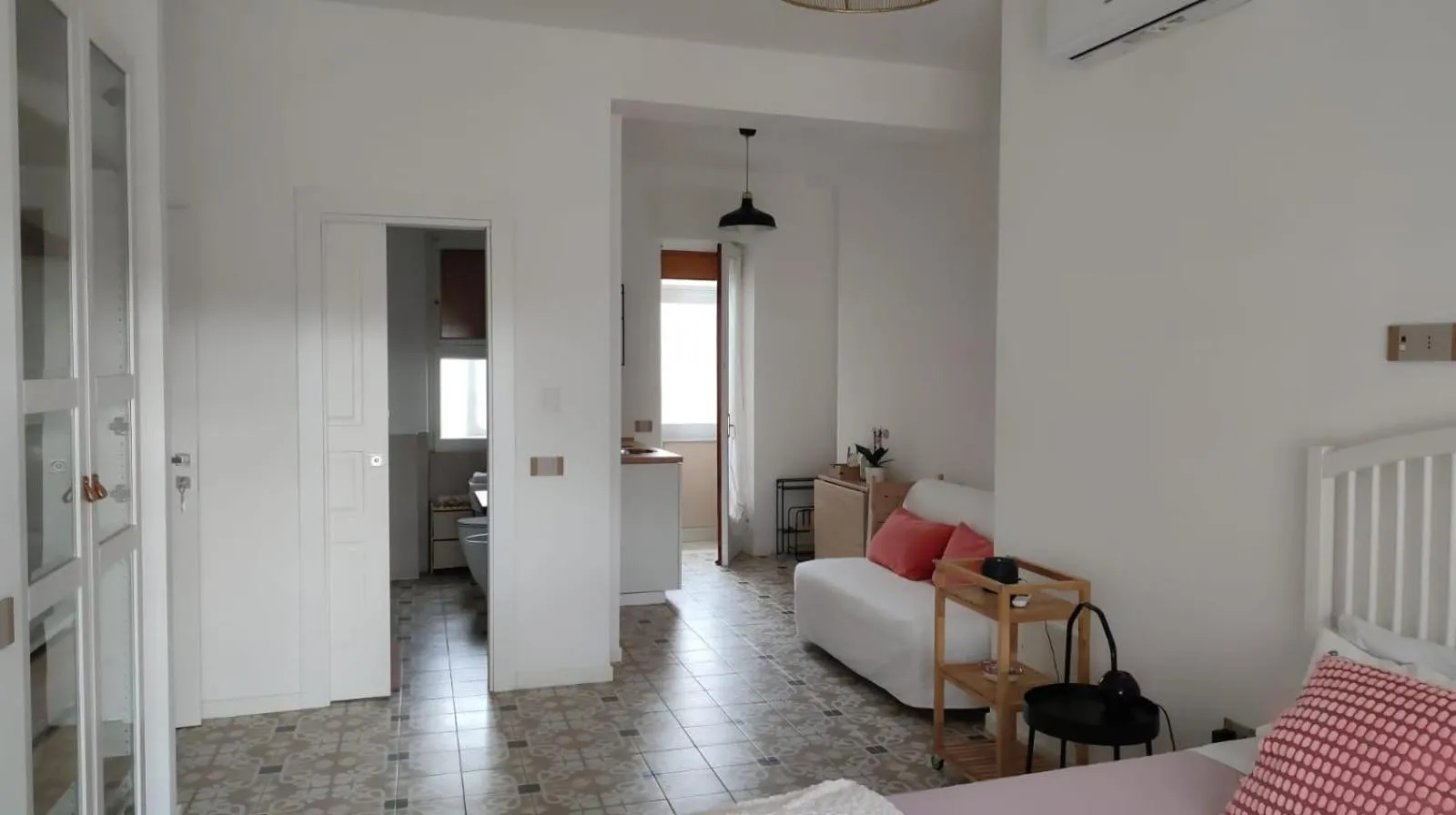 Photo of the whole room in Edahouse