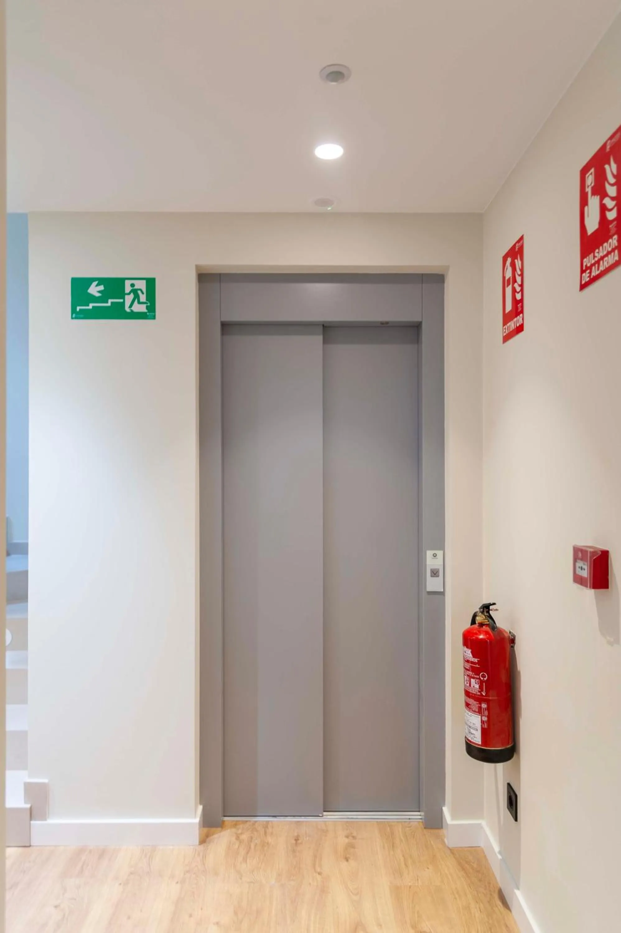 elevator in Albatros