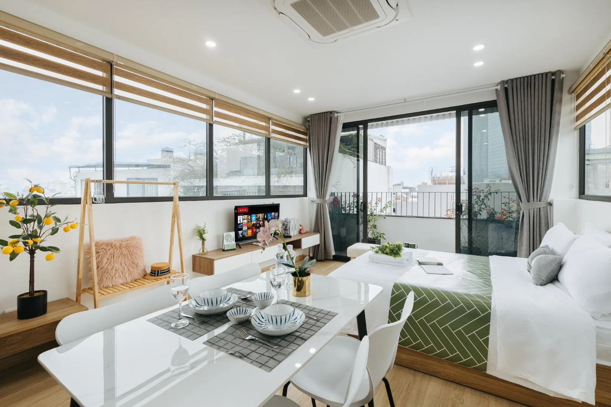 Photo of the whole room in Myrcella Urban Studio