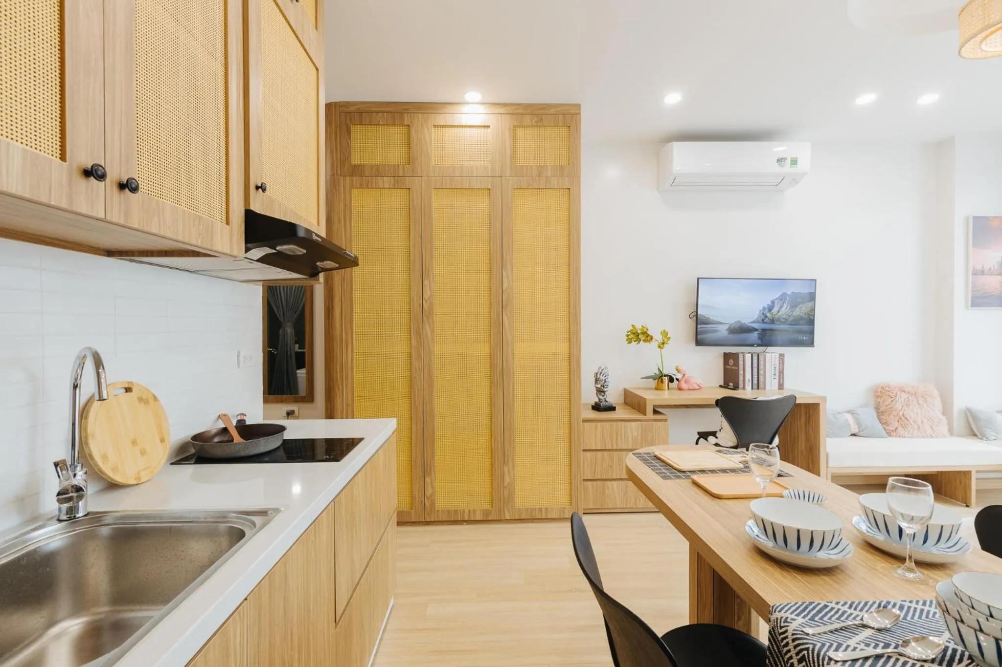 Photo of the whole room in Myrcella Urban Studio