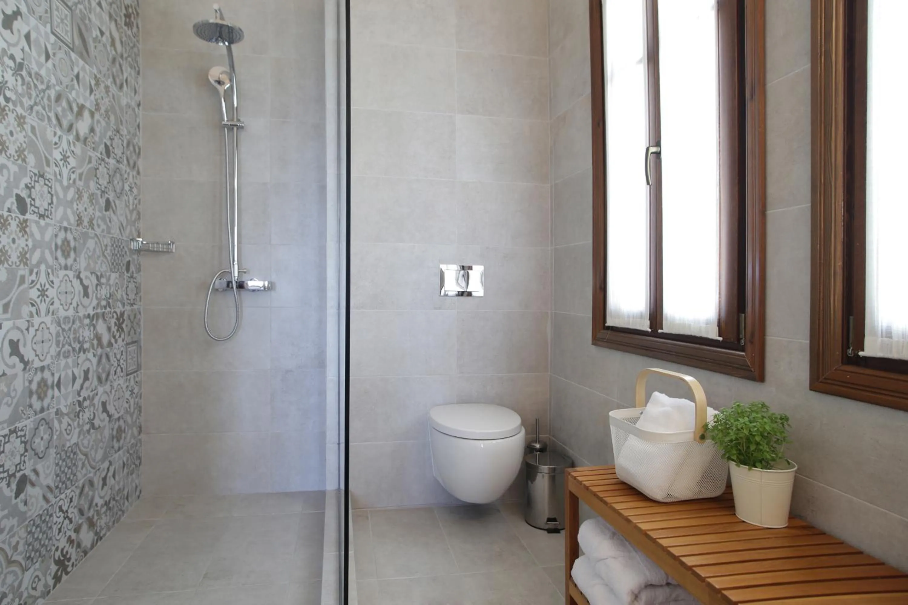 Shower in Skopelos Village Hotel