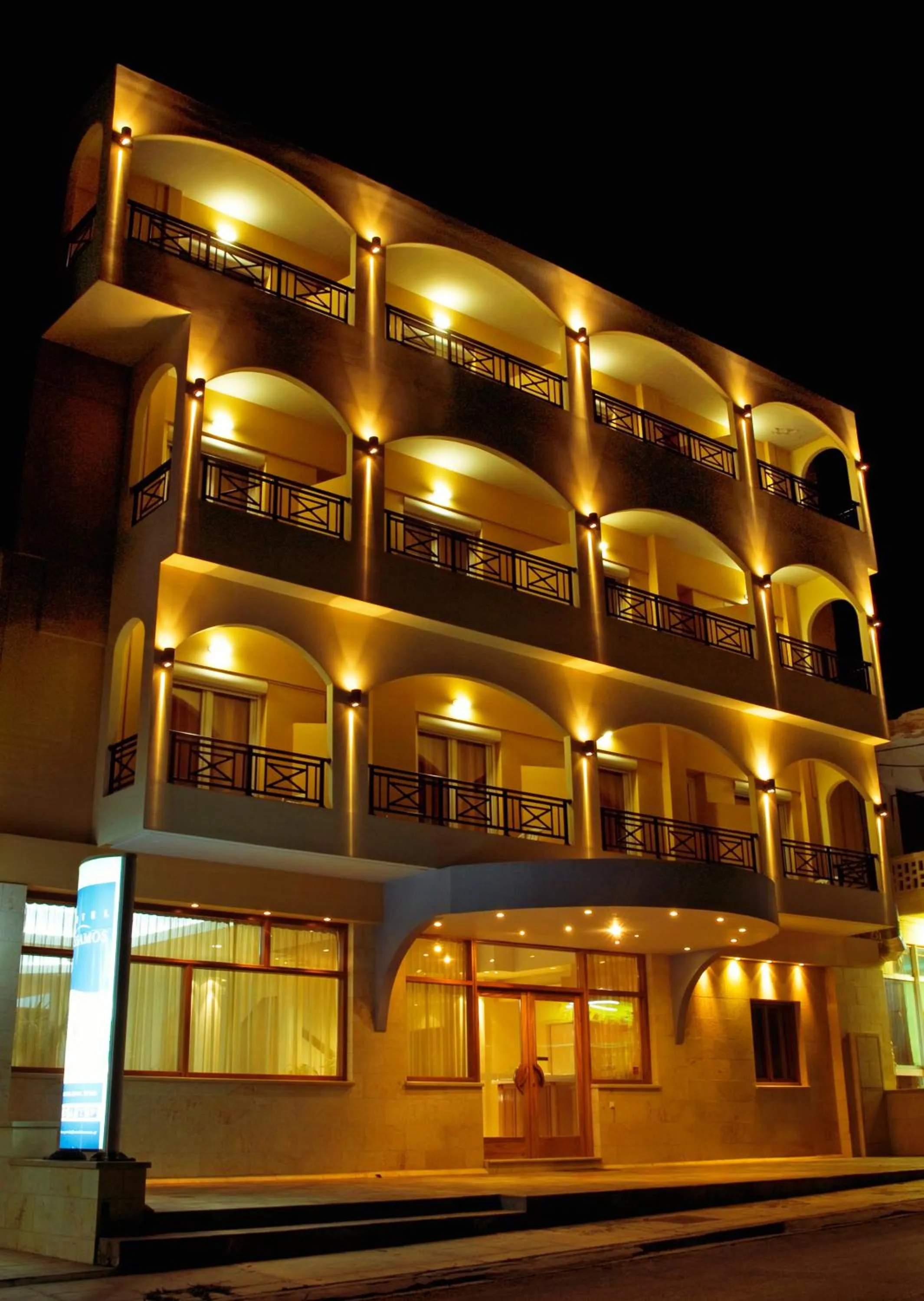 Facade/entrance in Kissamos Hotel
