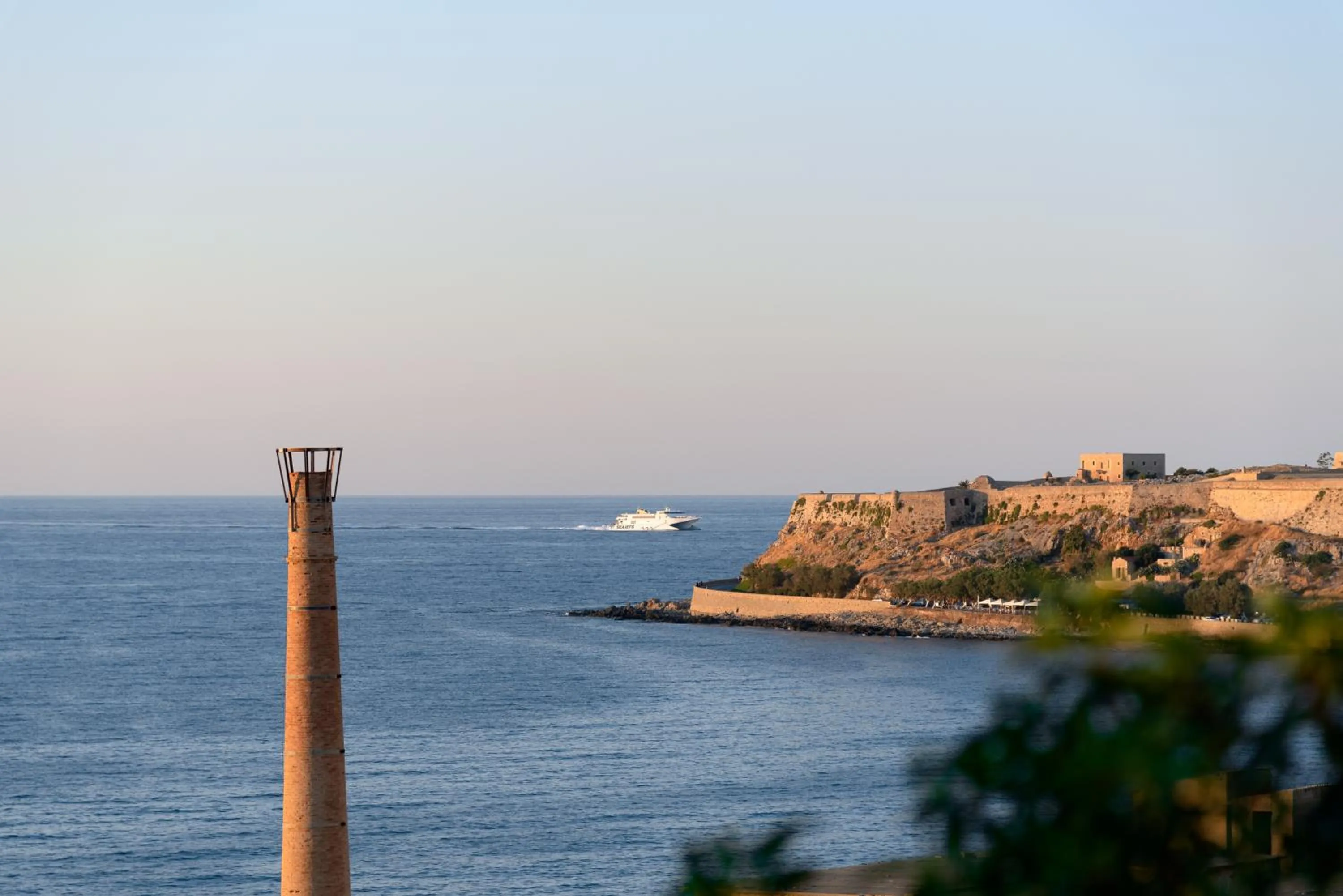 Restaurant/places to eat in Macaris Suites & Spa