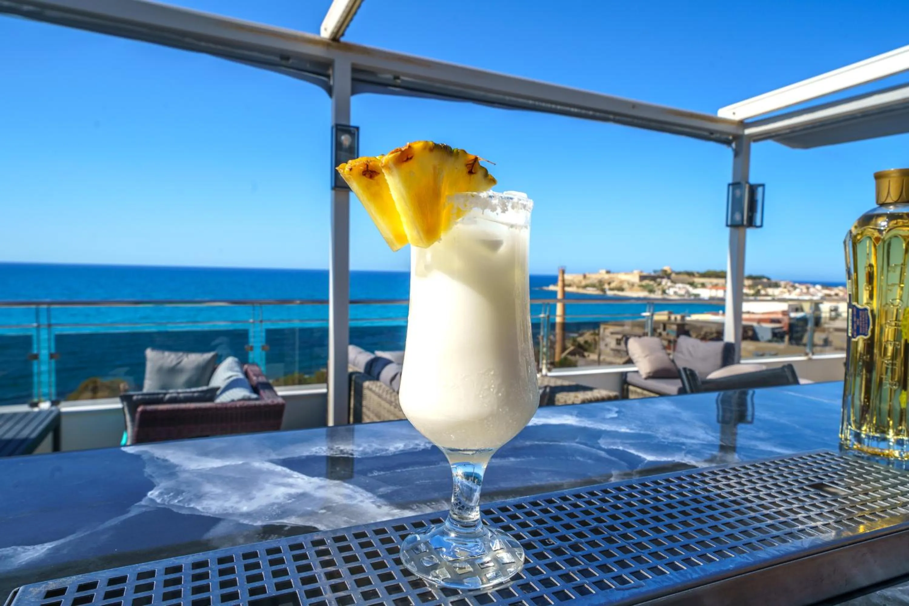 Lounge or bar in Macaris Suites & Spa