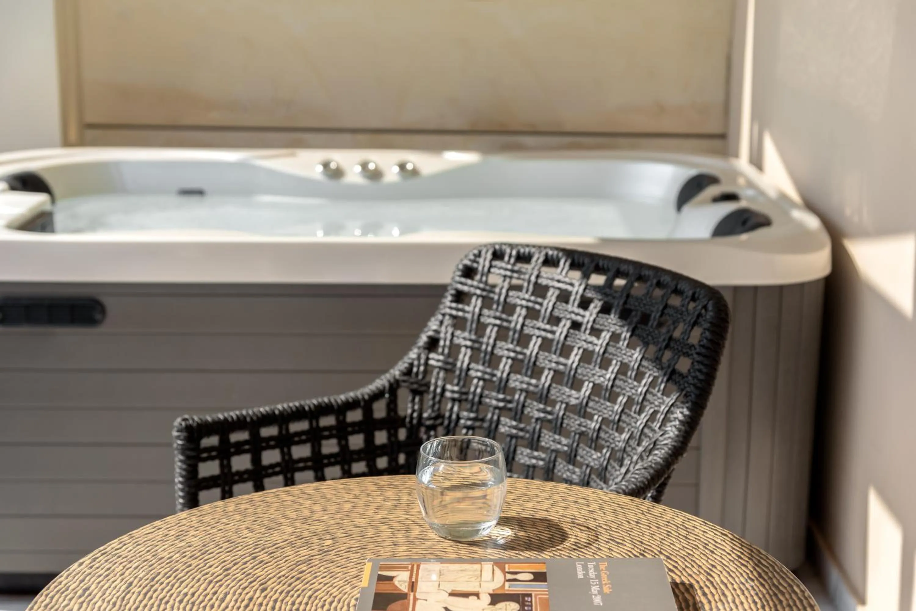 Hot Tub in Macaris Suites & Spa