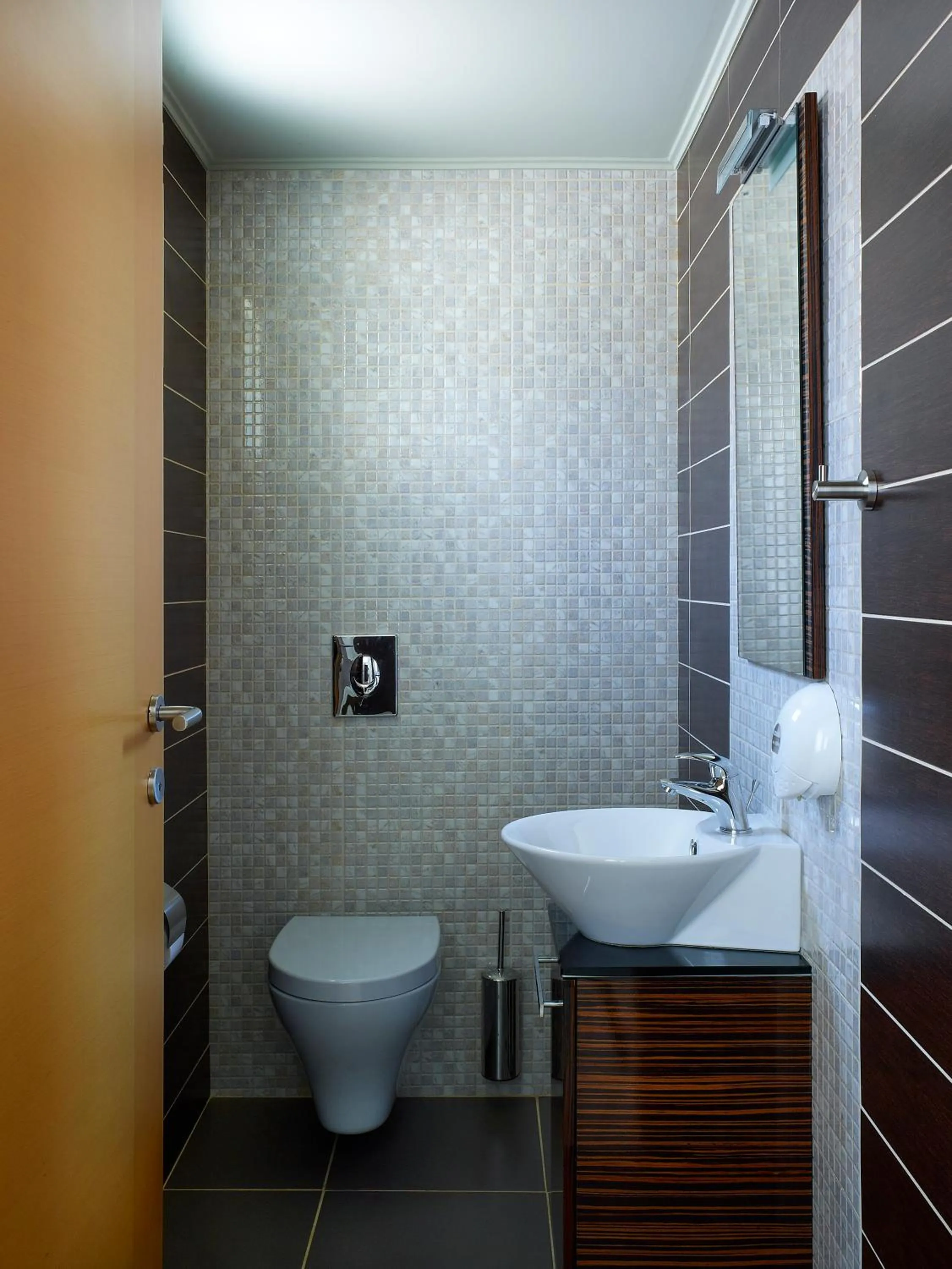 Toilet in Macaris Suites & Spa