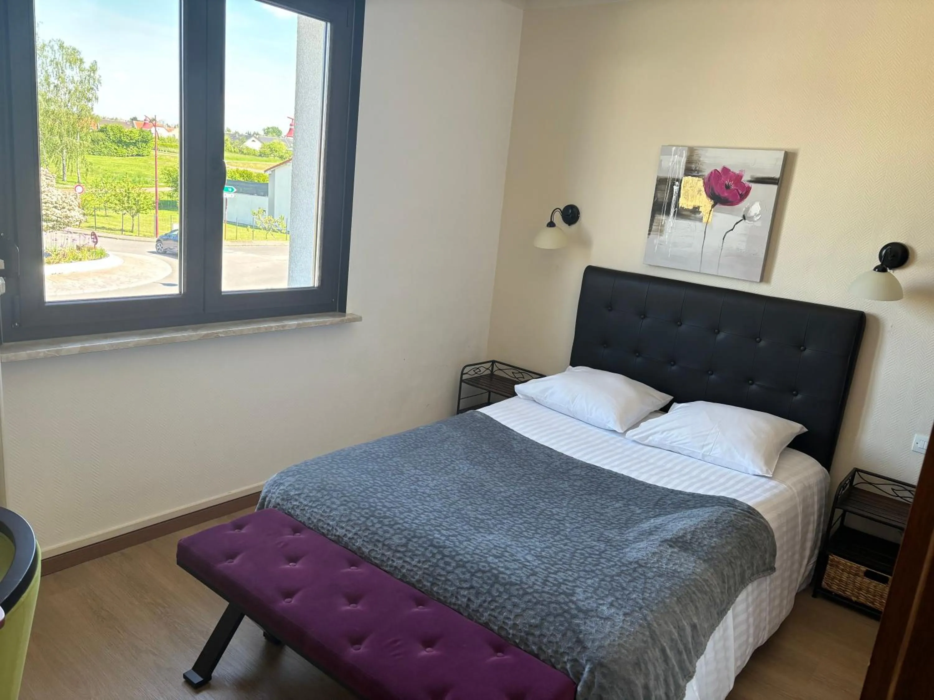 Photo of the whole room, Bed in hôtel restaurant le S'Y