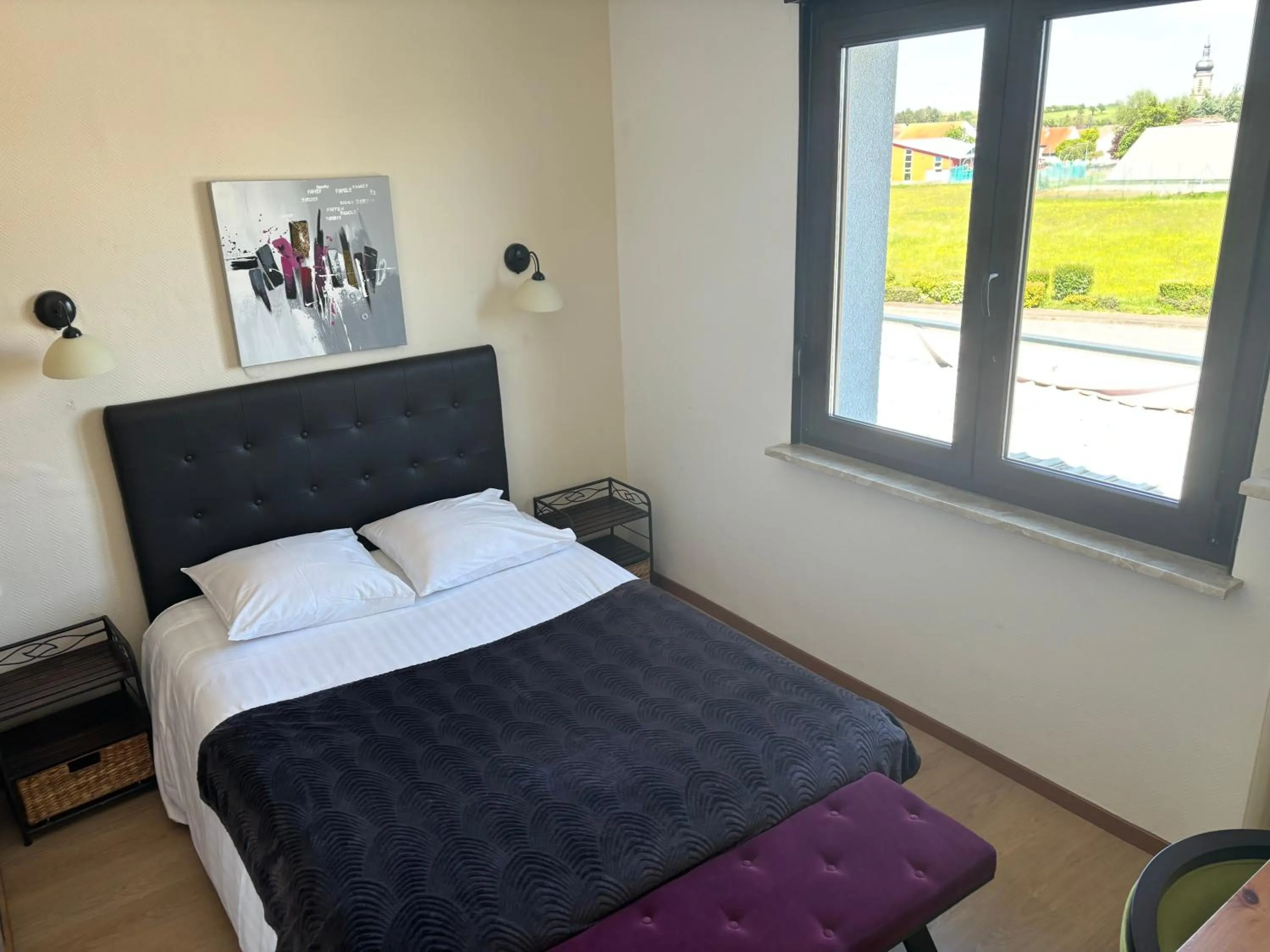 Photo of the whole room, Bed in hôtel restaurant le S'Y