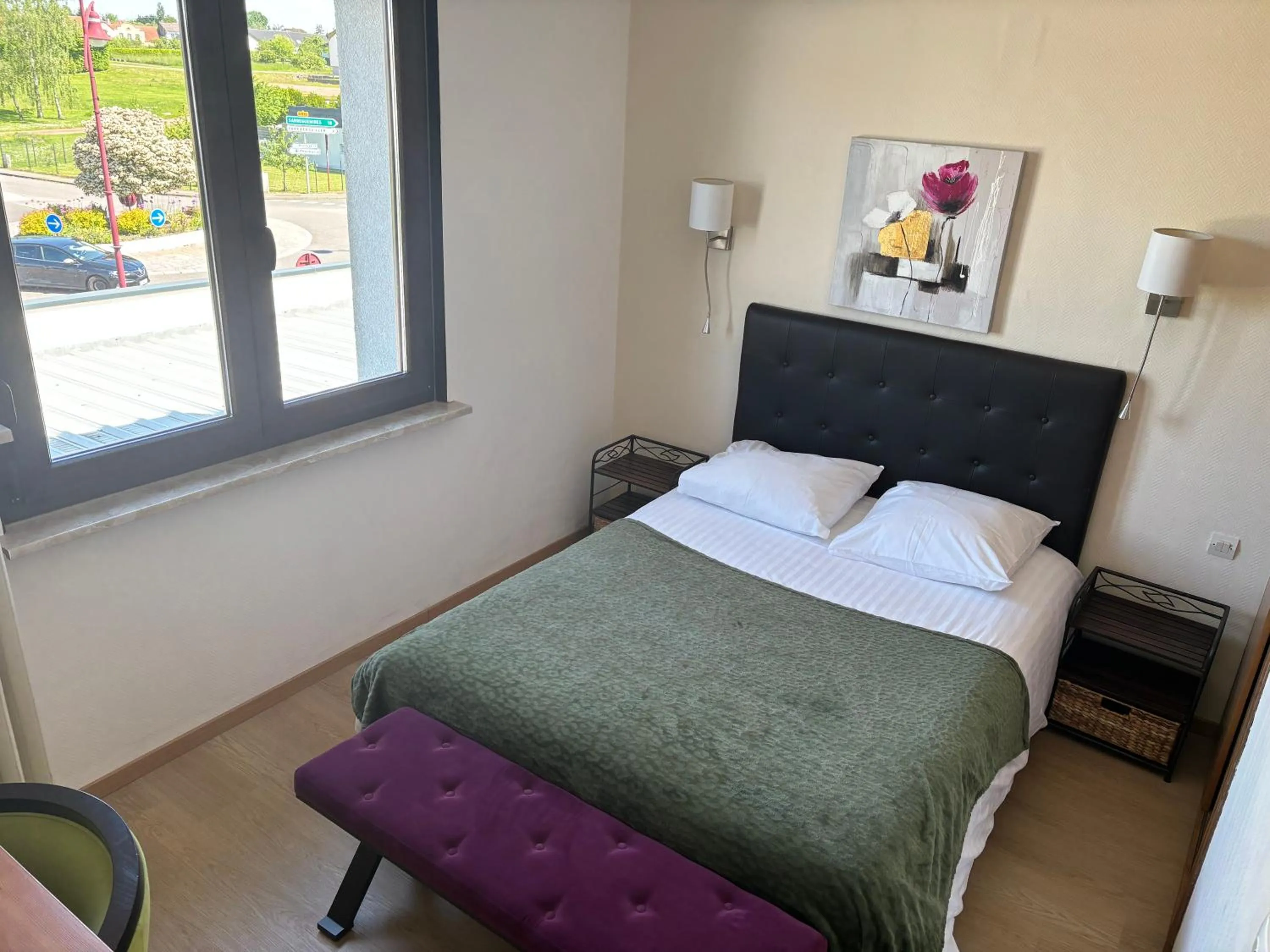 Photo of the whole room, Bed in hôtel restaurant le S'Y