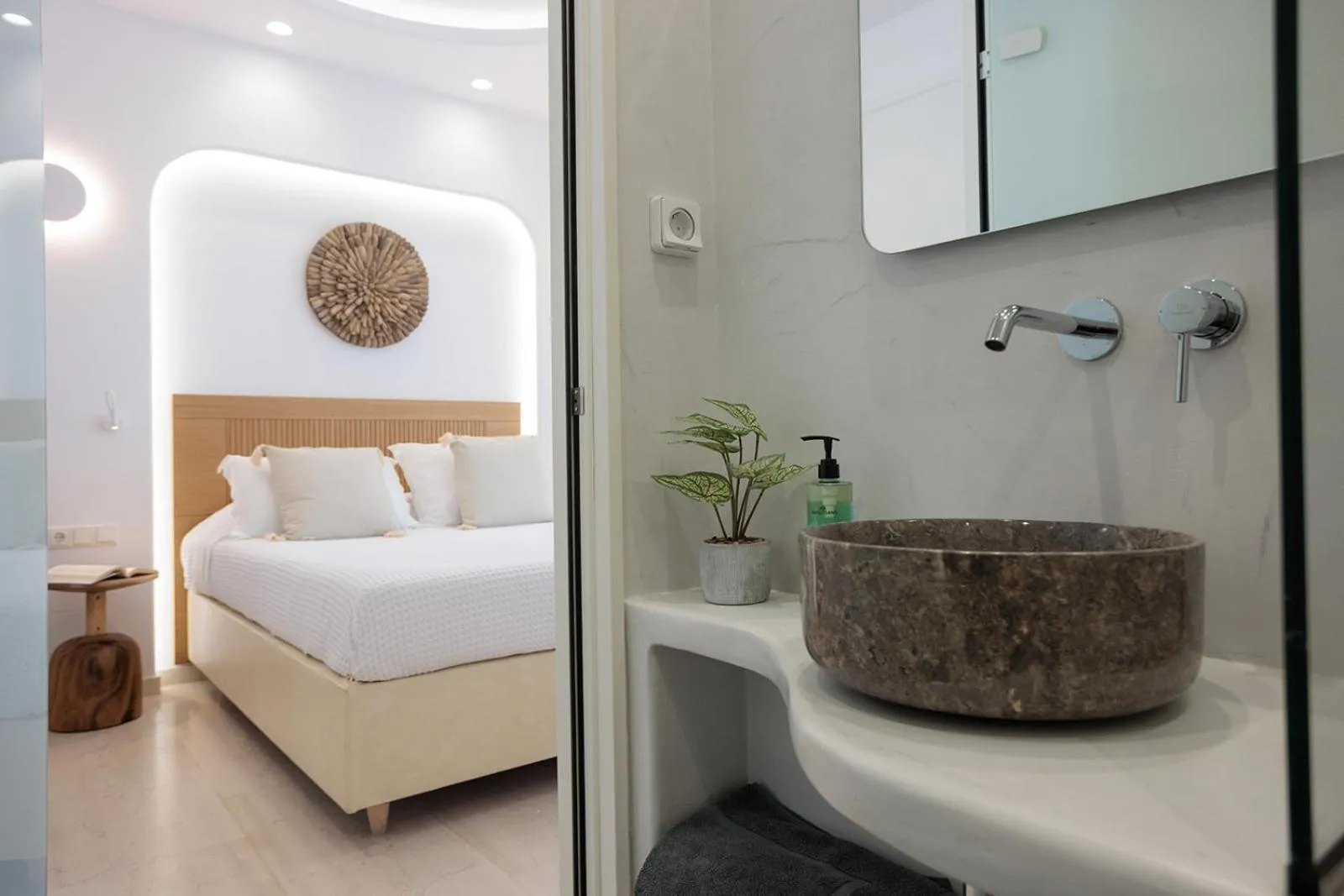 Bed in Margo Studios