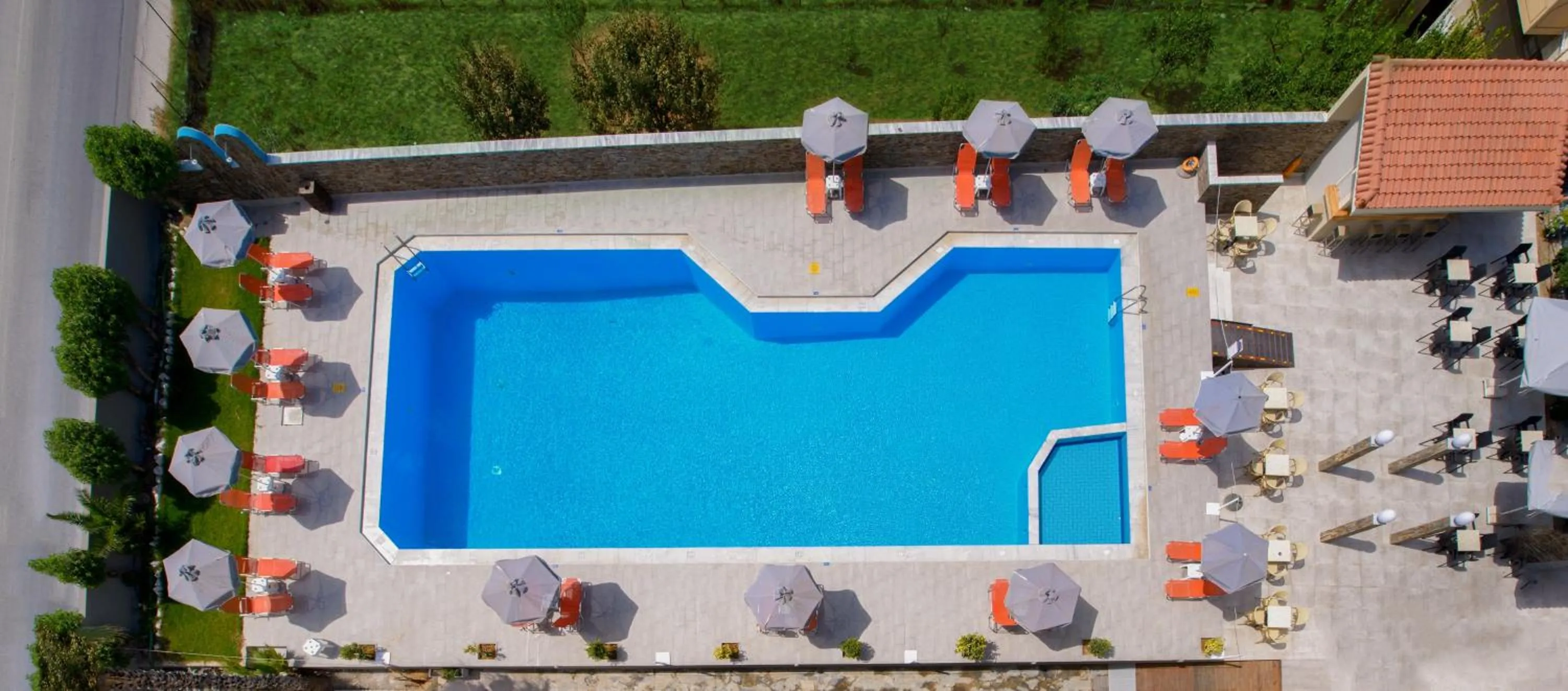 Swimming pool in Vanisko Hotel