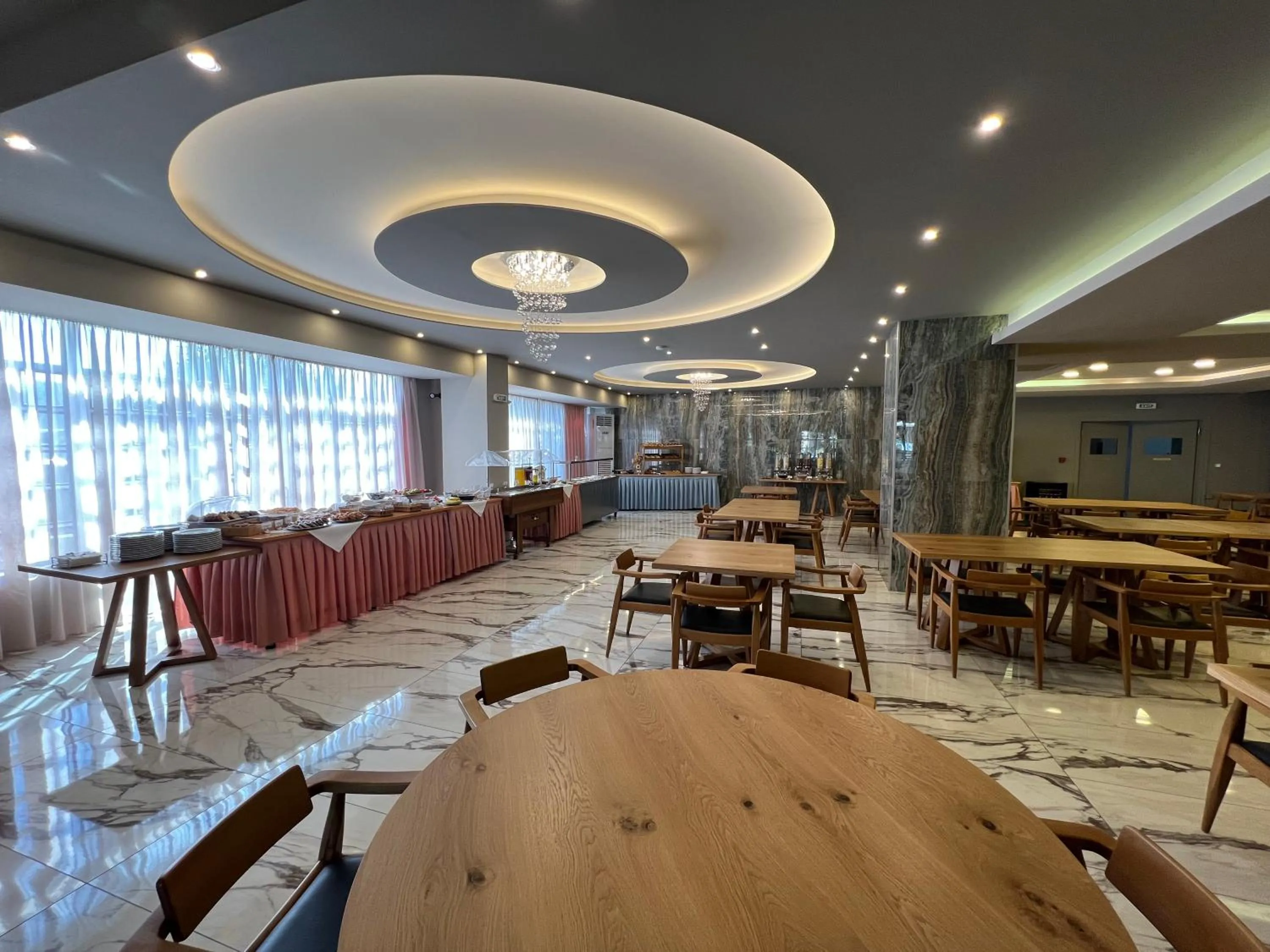 Restaurant/places to eat in Vanisko Hotel