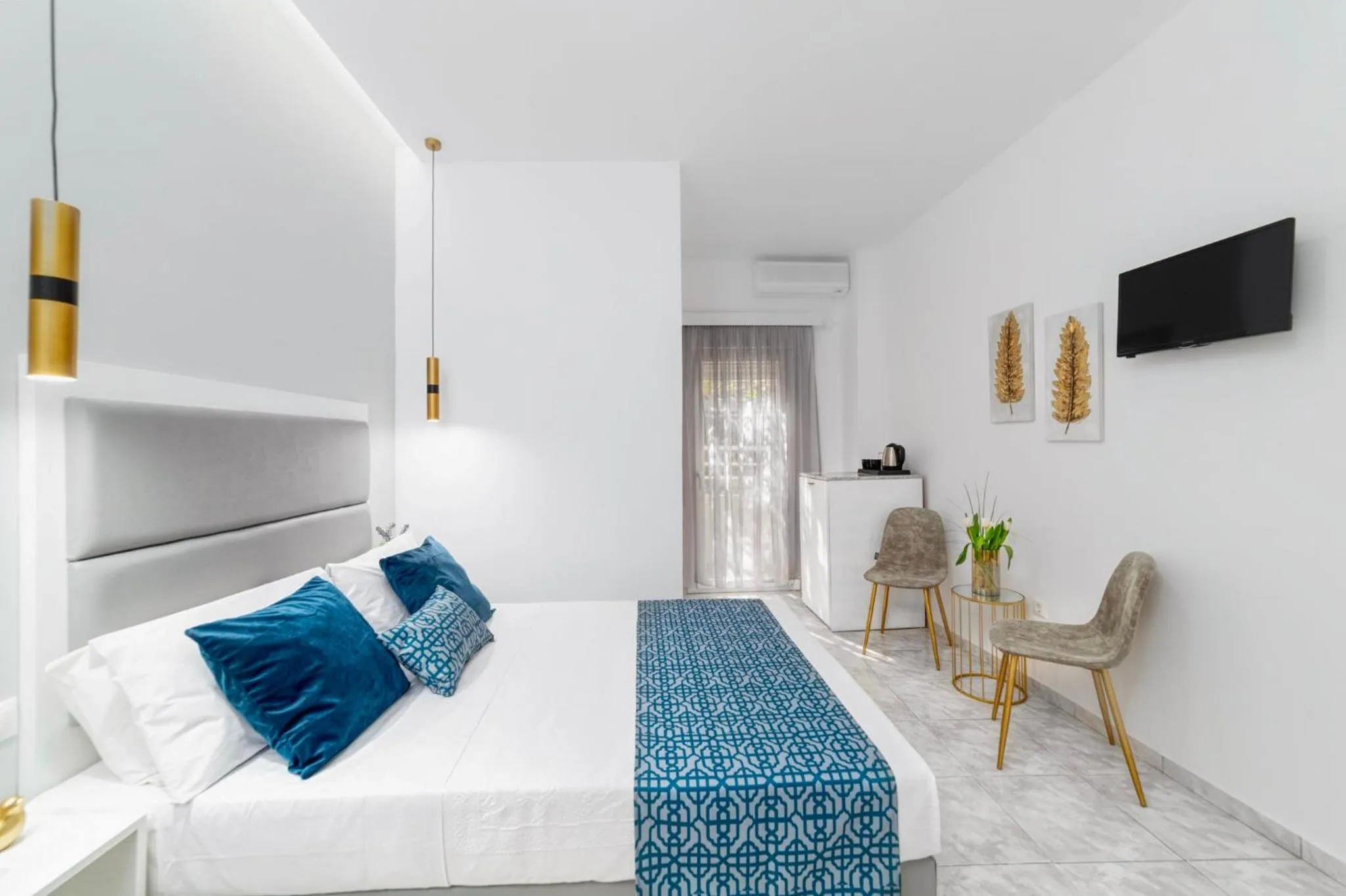 Photo of the whole room, Bed in Roxani Hotel