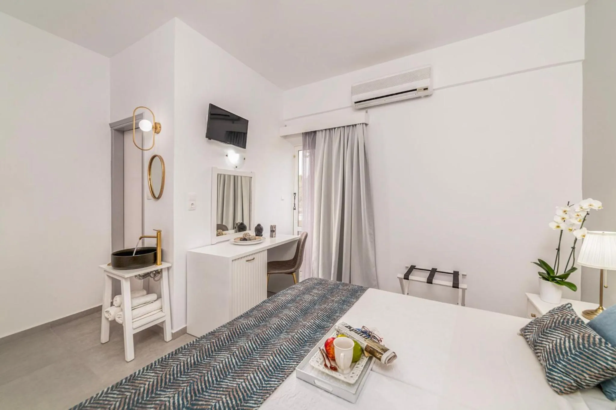 Photo of the whole room, Bed in Roxani Hotel