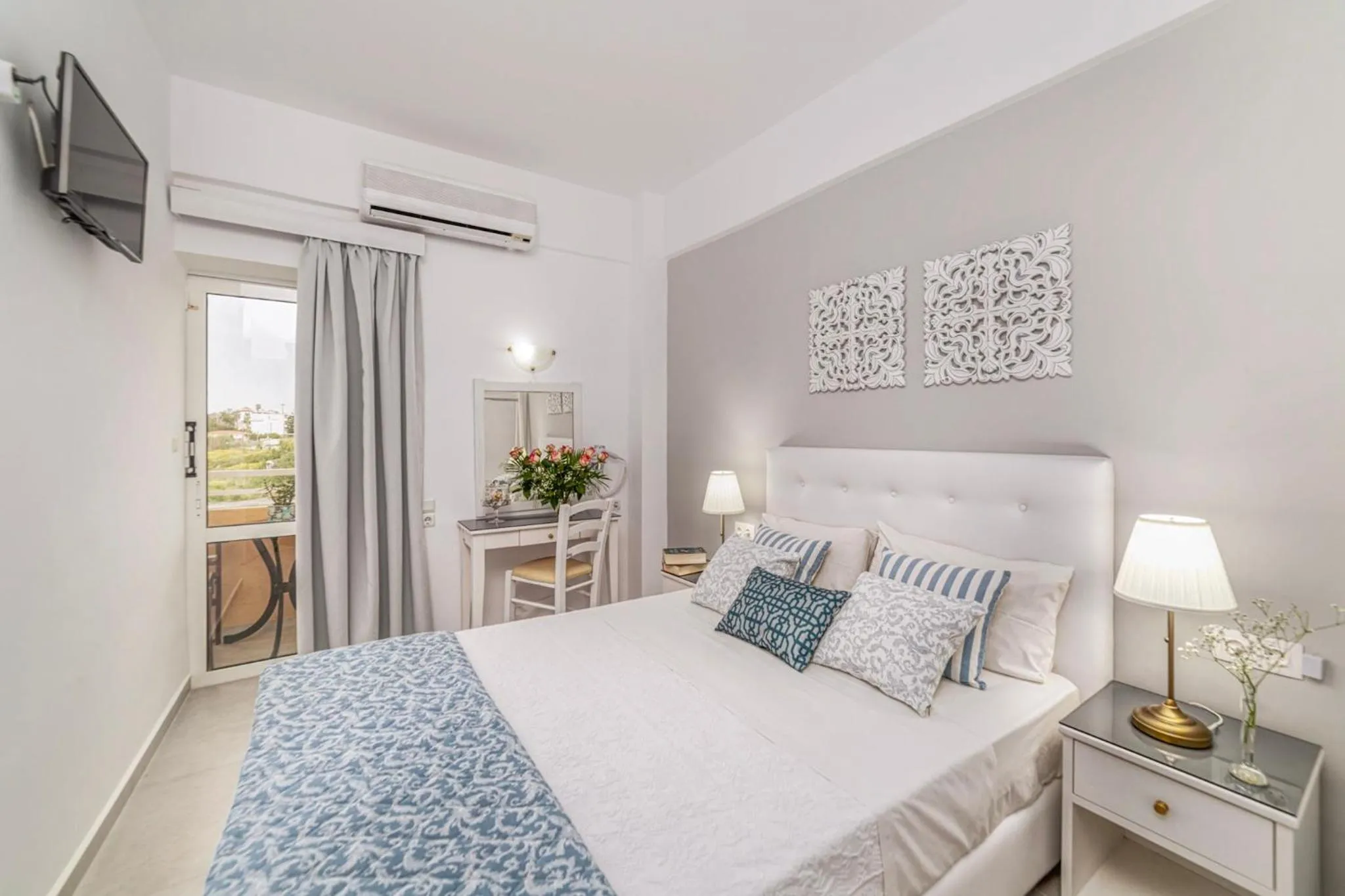 Photo of the whole room, Bed in Roxani Hotel