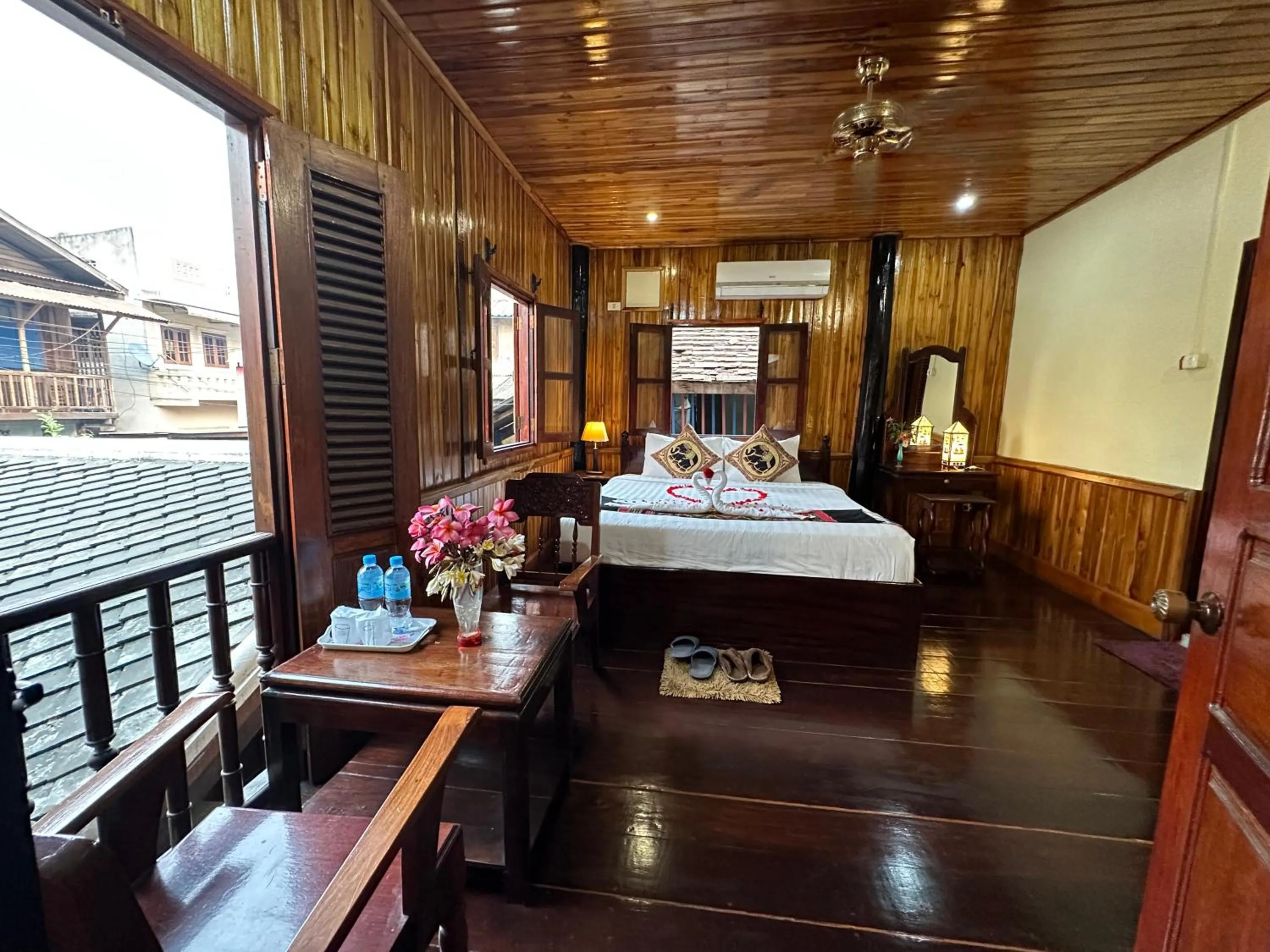 Bed in Villa Alounsavath Mekong Riverside