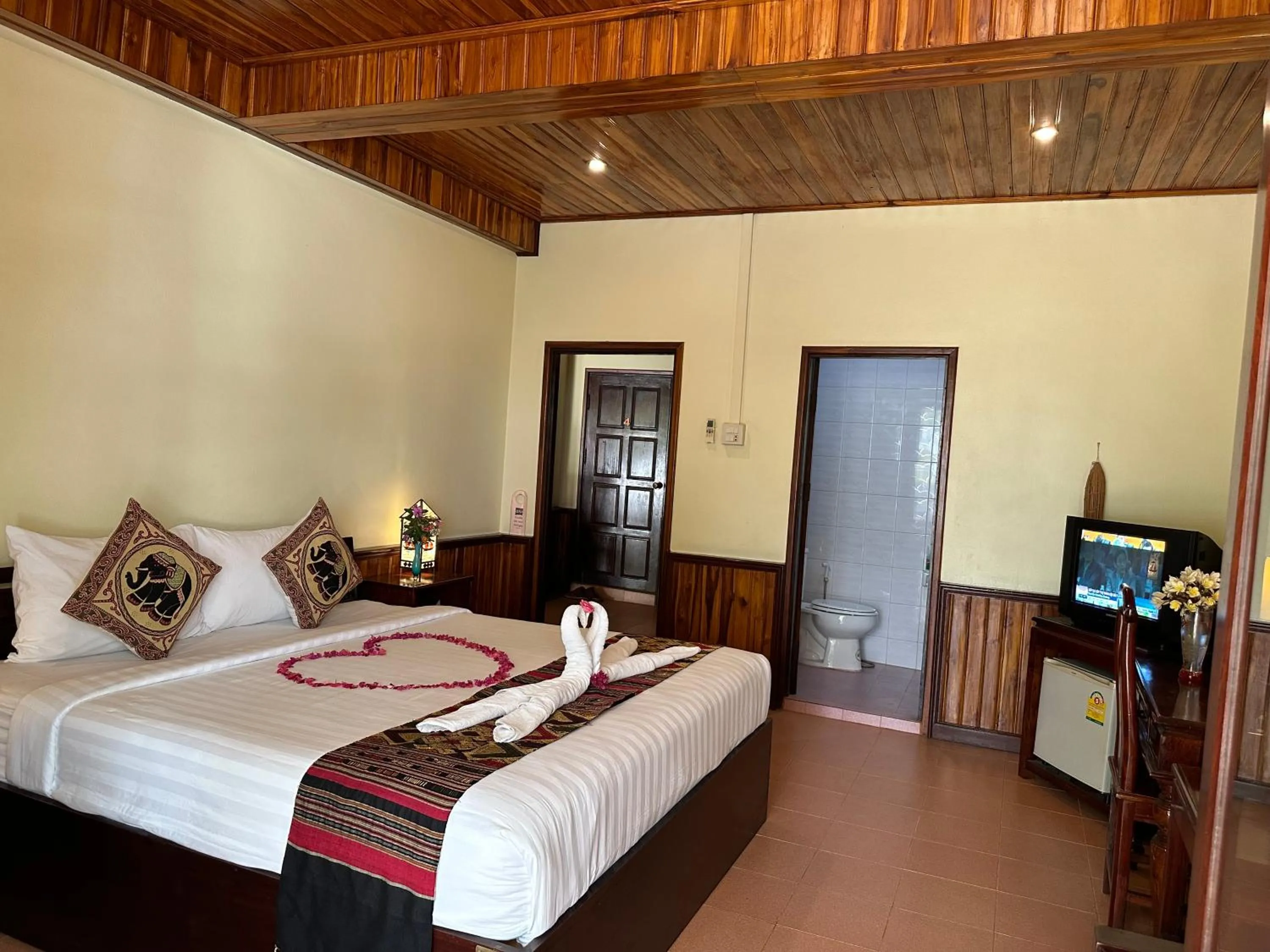 Communal lounge/ TV room, Bed in Villa Alounsavath Mekong Riverside